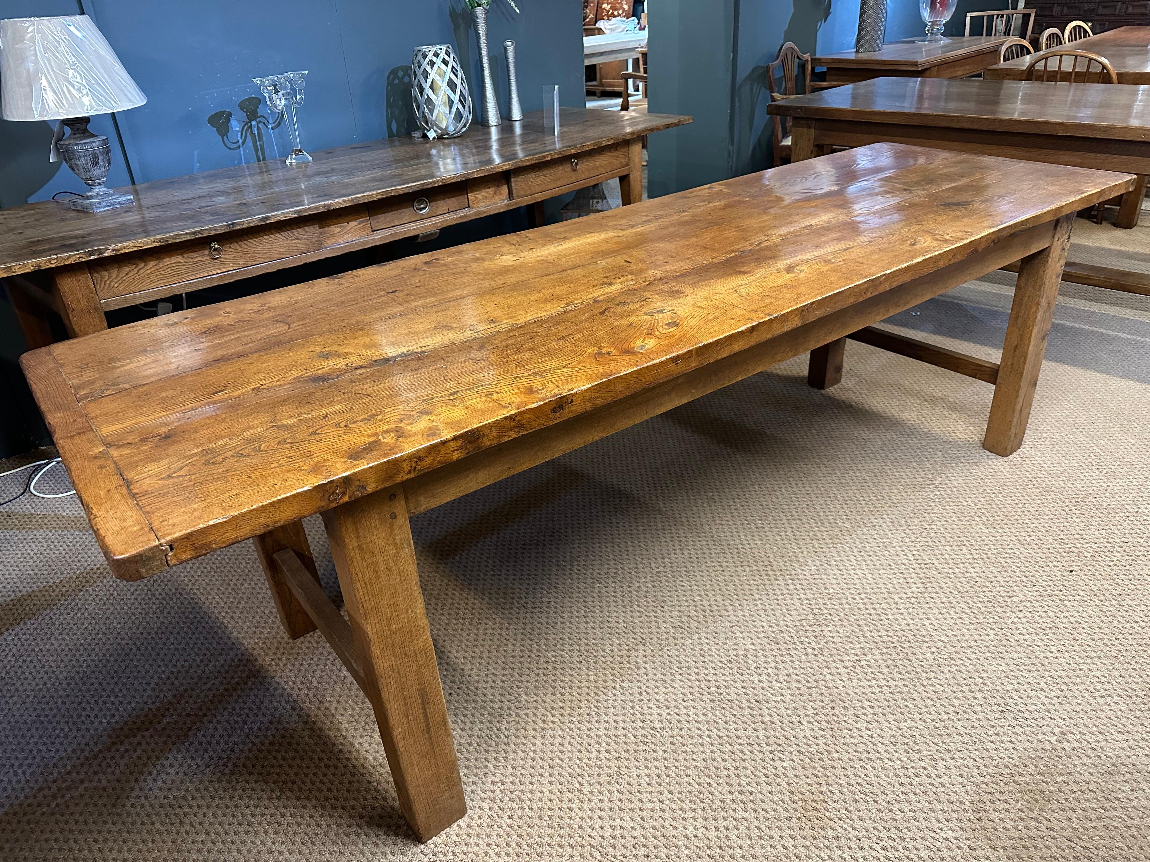 Early 19th Century Elm Farmhouse Table  In Good Condition For Sale In Billingshurst, GB