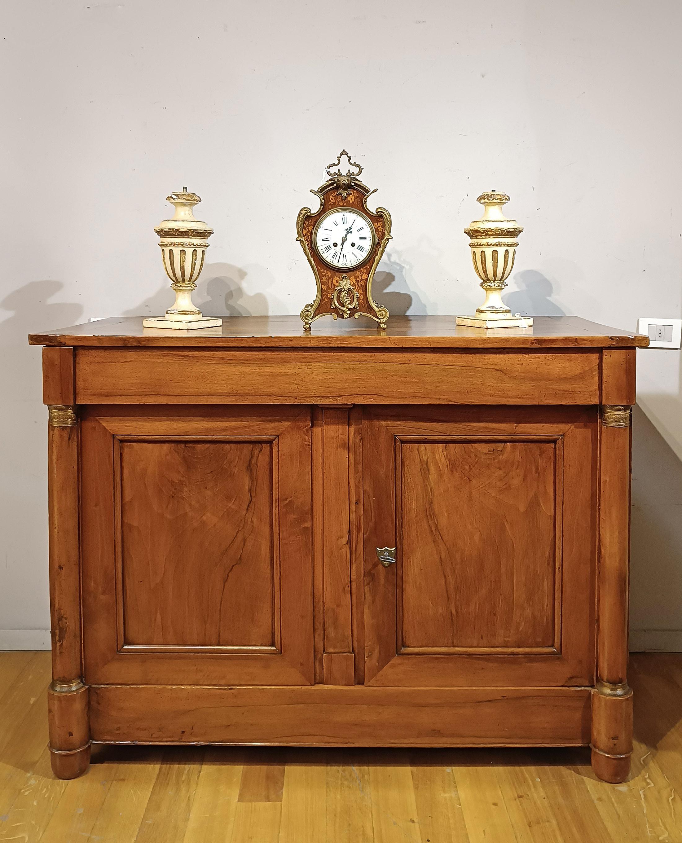 EARLY 19th CENTURY EMPIRE BLOND WALNUT SIDEBOARD in vendita 2