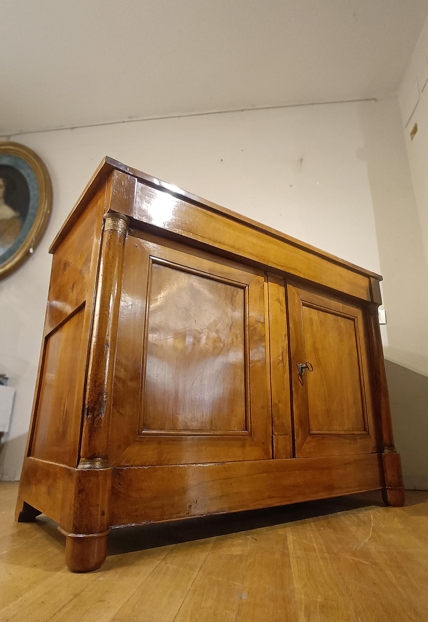 EARLY 19th CENTURY EMPIRE BLOND WALNUT SIDEBOARD in vendita 3