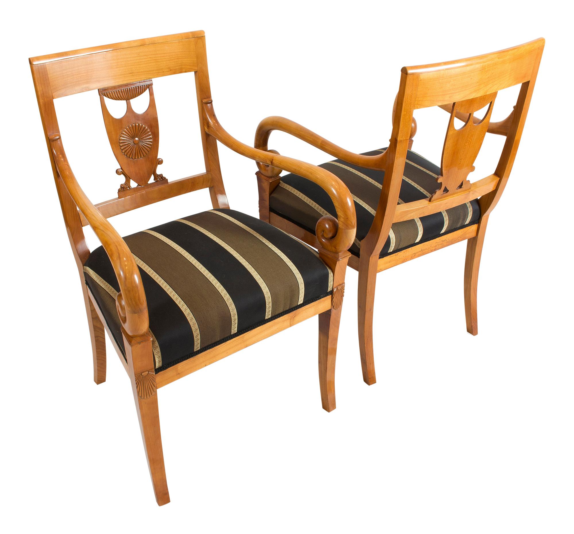 Frühes 19. Jahrhundert:: Empire-Sitzgruppe aus Kirschholz:: 2 Sessel und 6 Stühle im Angebot 3