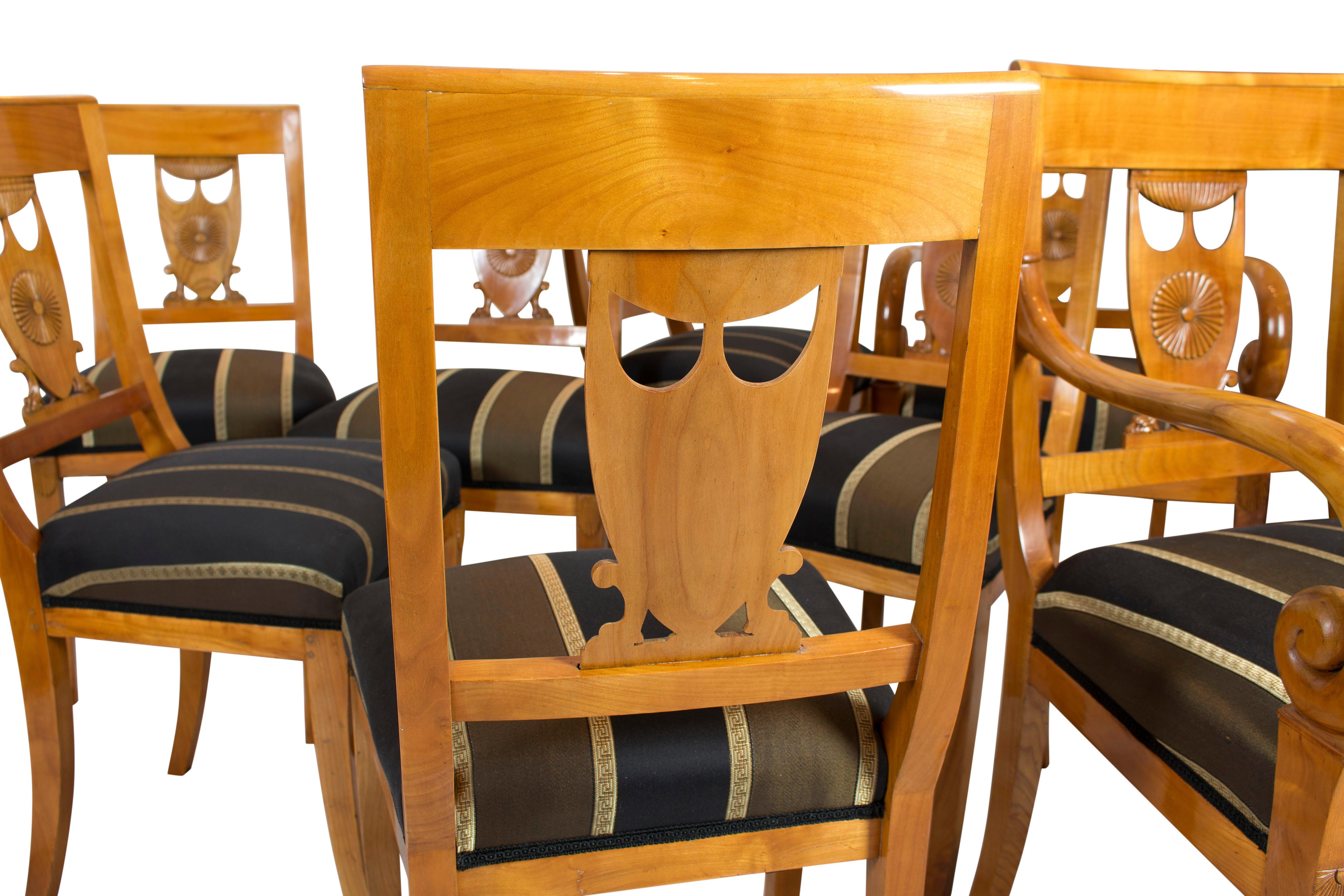 Début du 19ème siècle:: Groupe de sièges Empire en merisier:: 2 fauteuils et 6 chaises en vente 4