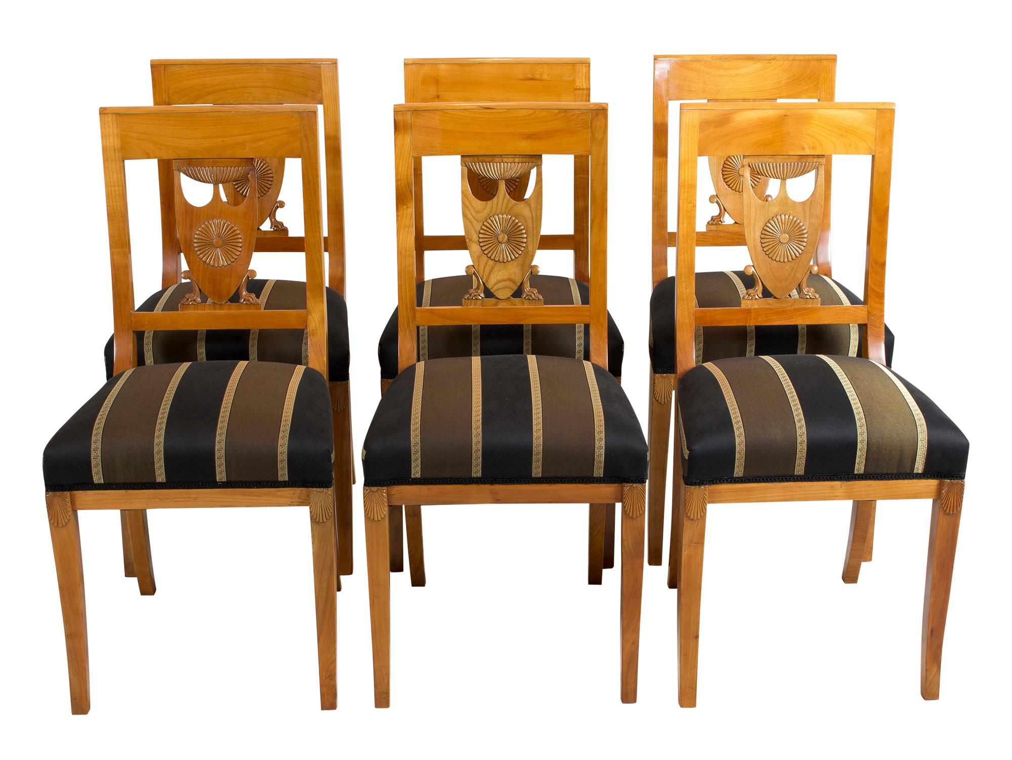Allemand Début du 19ème siècle:: Groupe de sièges Empire en merisier:: 2 fauteuils et 6 chaises en vente