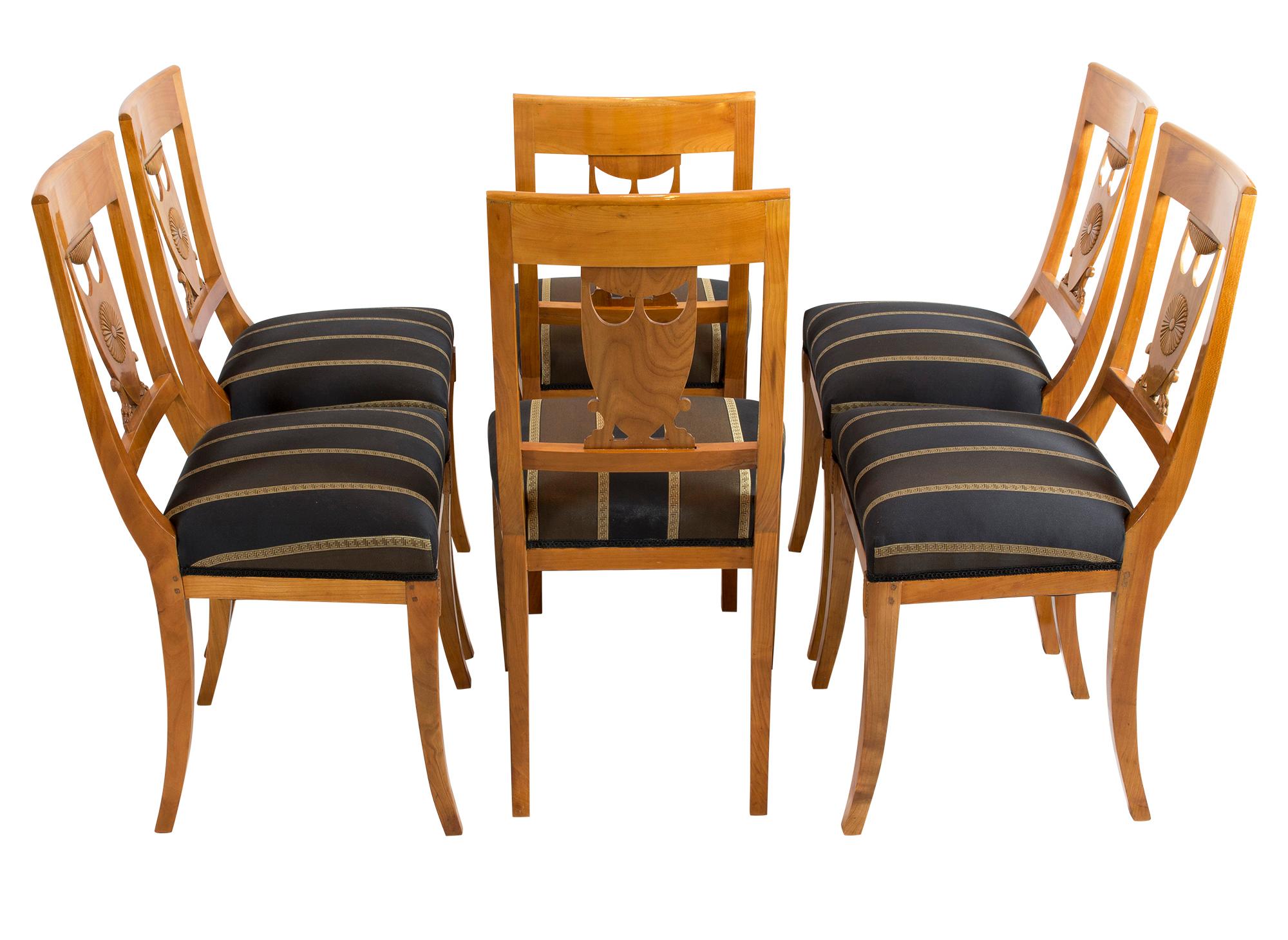 Début du 19ème siècle:: Groupe de sièges Empire en merisier:: 2 fauteuils et 6 chaises en vente 2