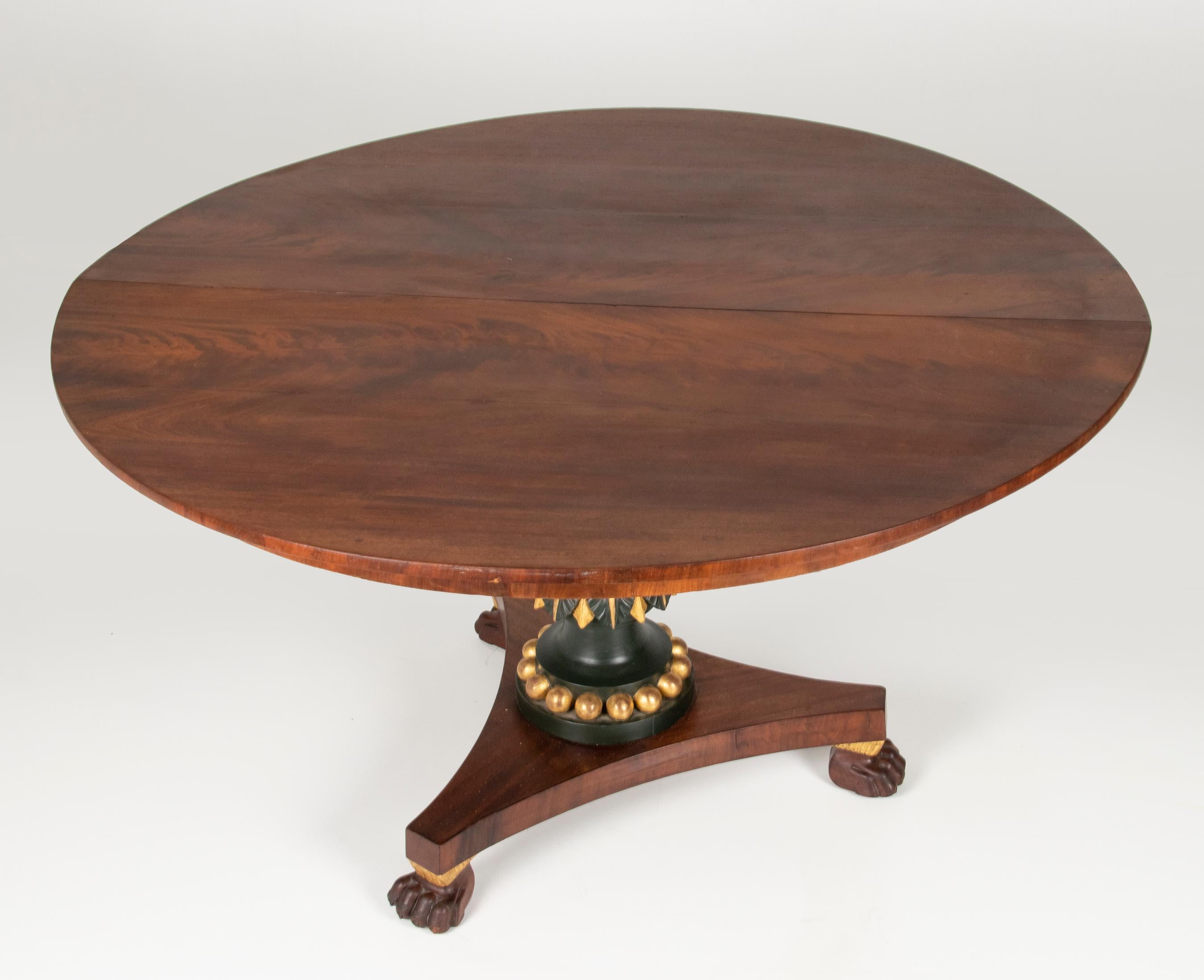 Early 19th Century Empire Dutch Mahogany Dining Table In Good Condition In Casteren, Noord-Brabant