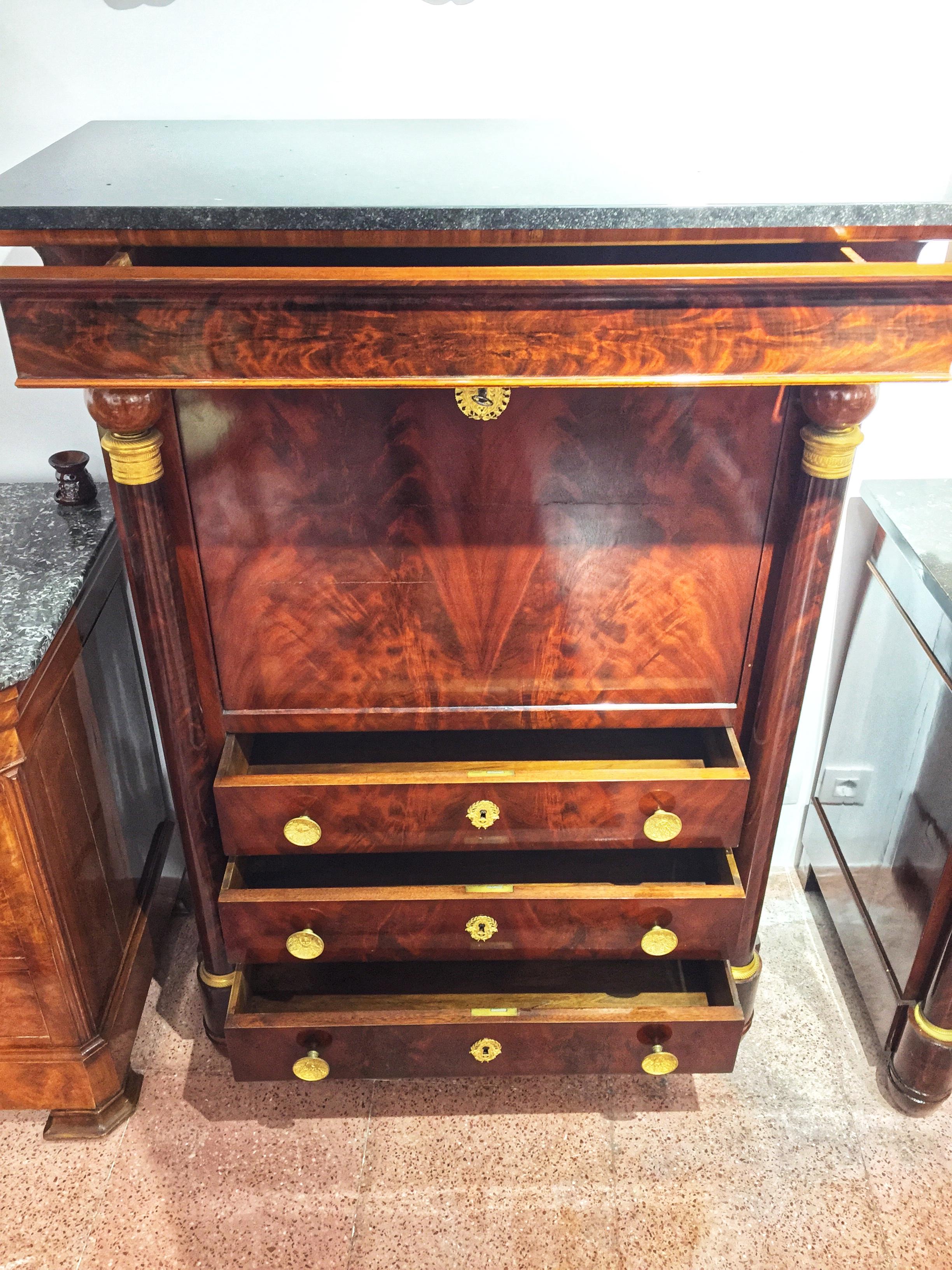 Early 19th Century Empire Flame Mahogany and Black Marble Secretaire  For Sale 10
