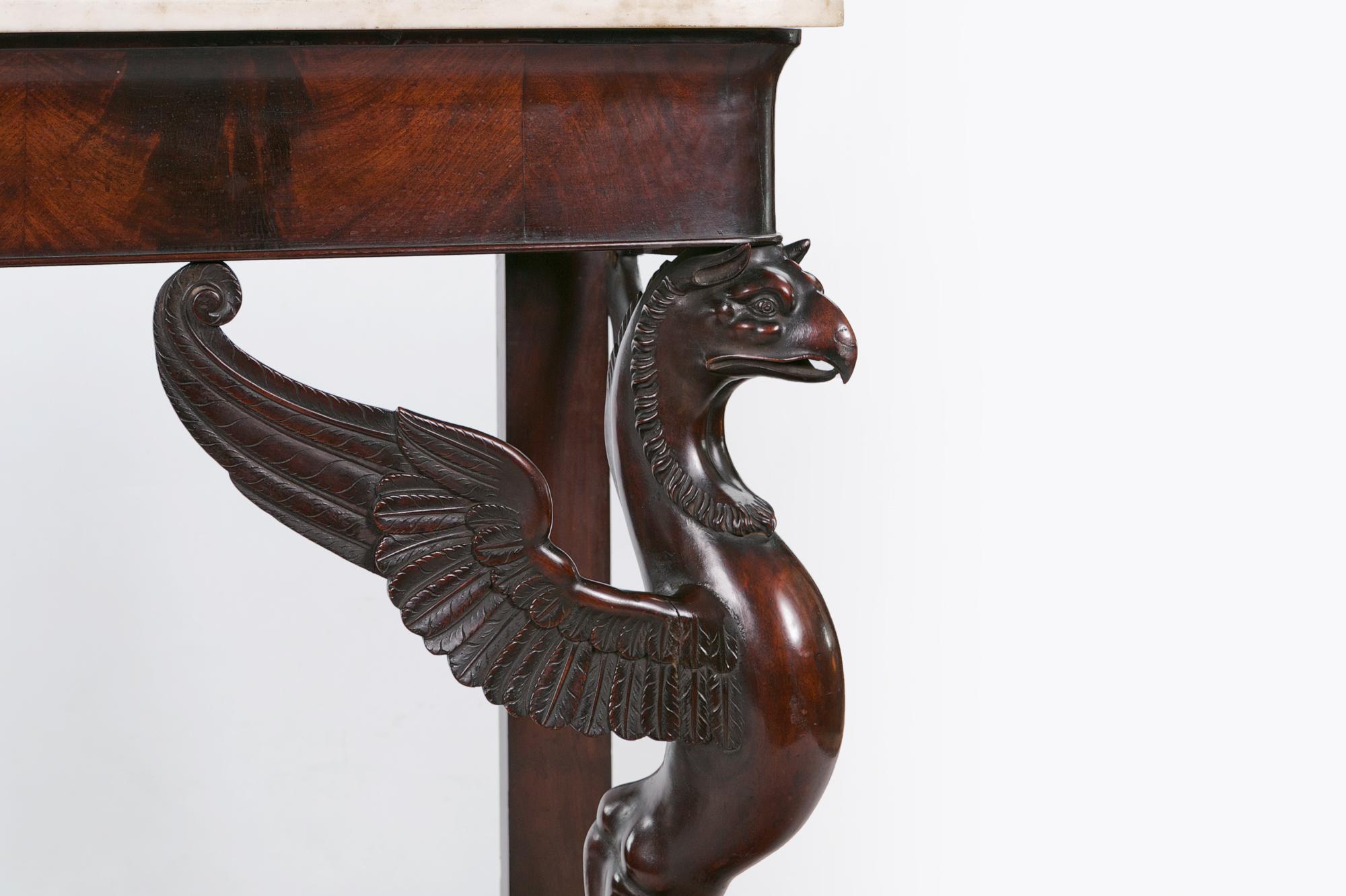 Table console Empire du début du XIXe siècle en acajou flammé et marbre Bon état - En vente à Dublin 8, IE