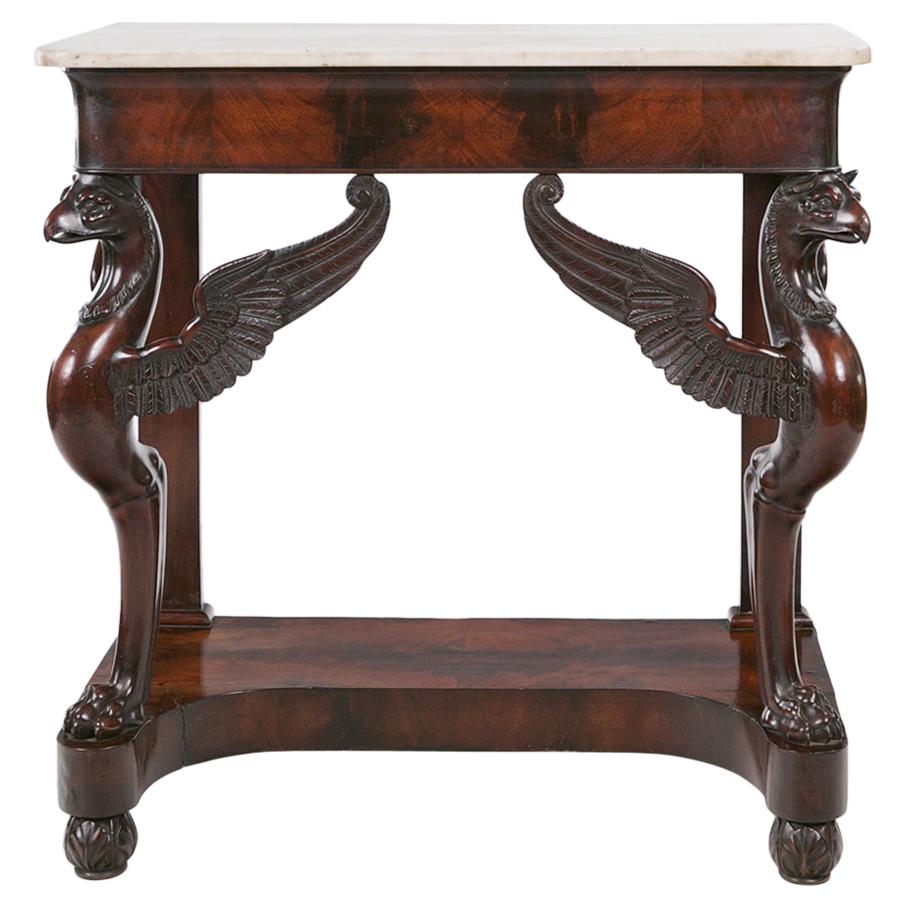 Table console Empire du début du XIXe siècle en acajou flammé et marbre en vente