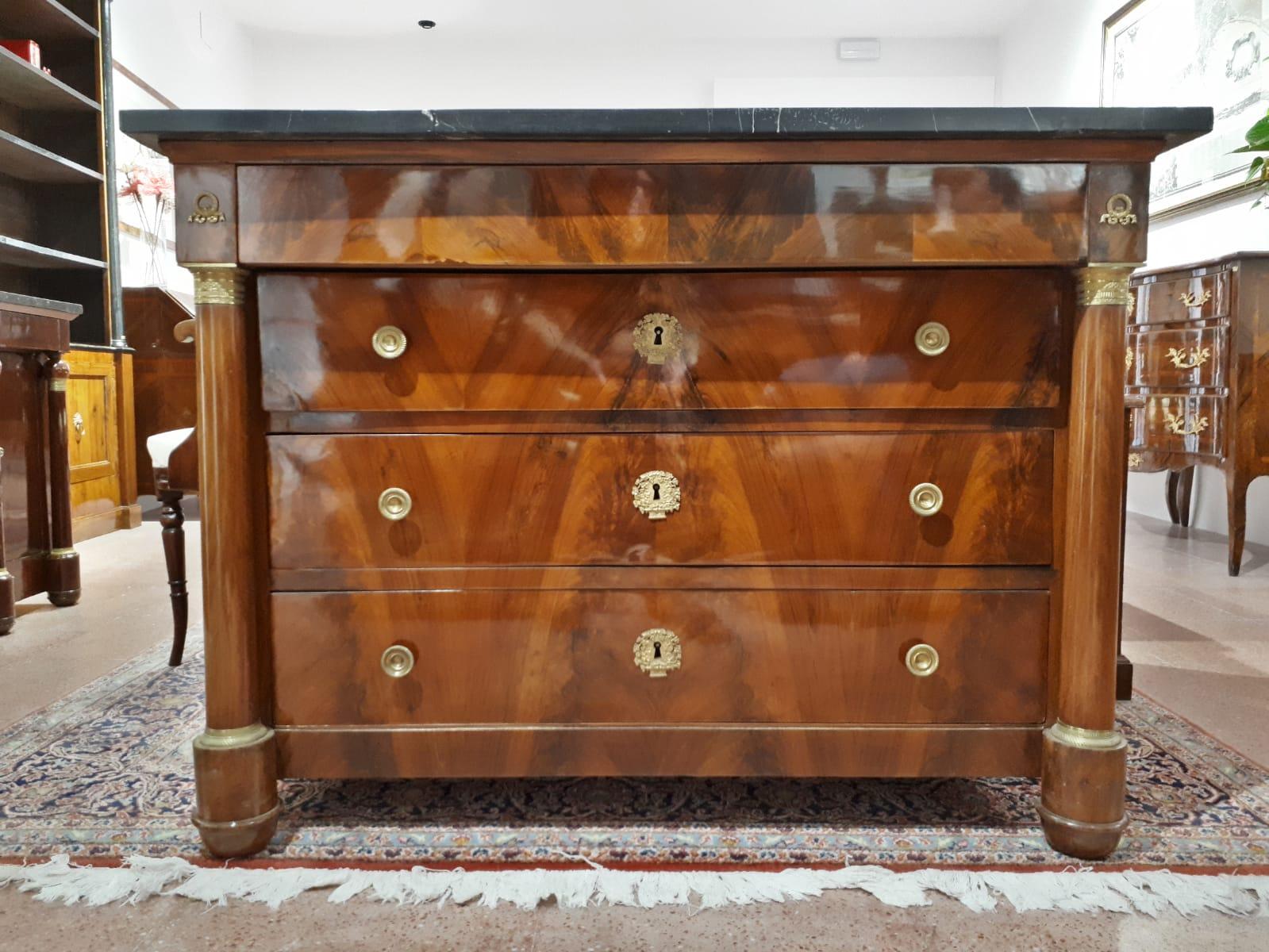 Beautiful Empire French dresser commode, early 19th century. Flame walnut, Marquinia marble, bronze details, and four drawers.

French dresser Empire of excellent quality, made with walnut wood, very elegant, with knobs and bronze details. With a