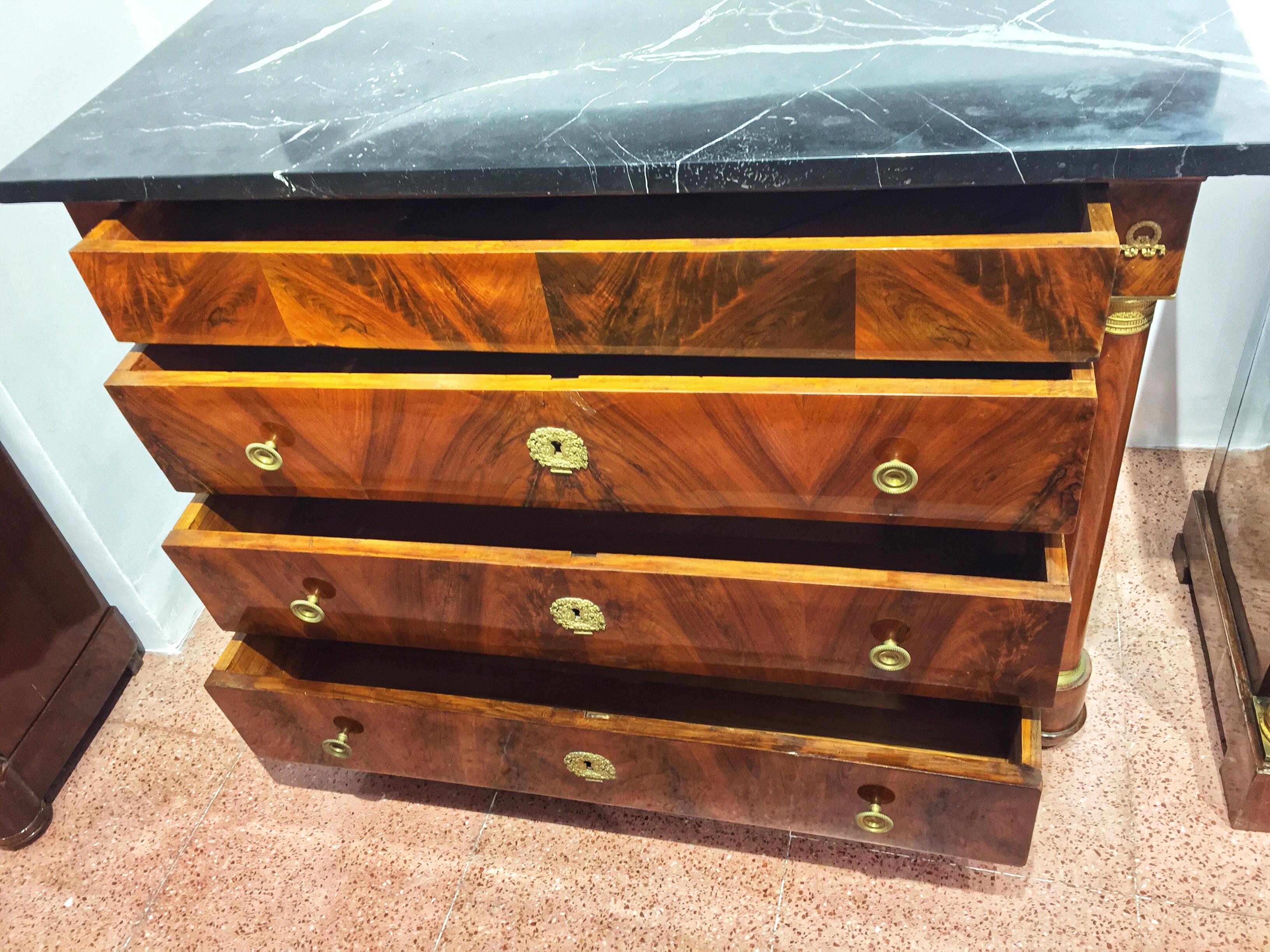 Early 19th Century Empire Flame Walnut and Marble Chest of Drawer RESTORED For Sale 3