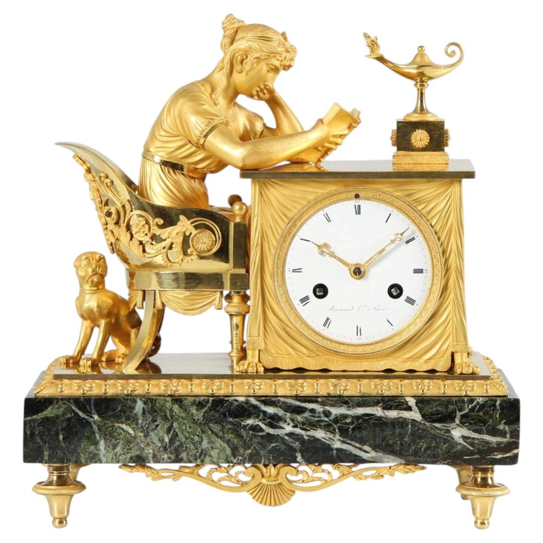 Orologio da camino Impero in ormolu dei primi del XIX secolo, La Lecture, Parigi, 1813 ca. in vendita