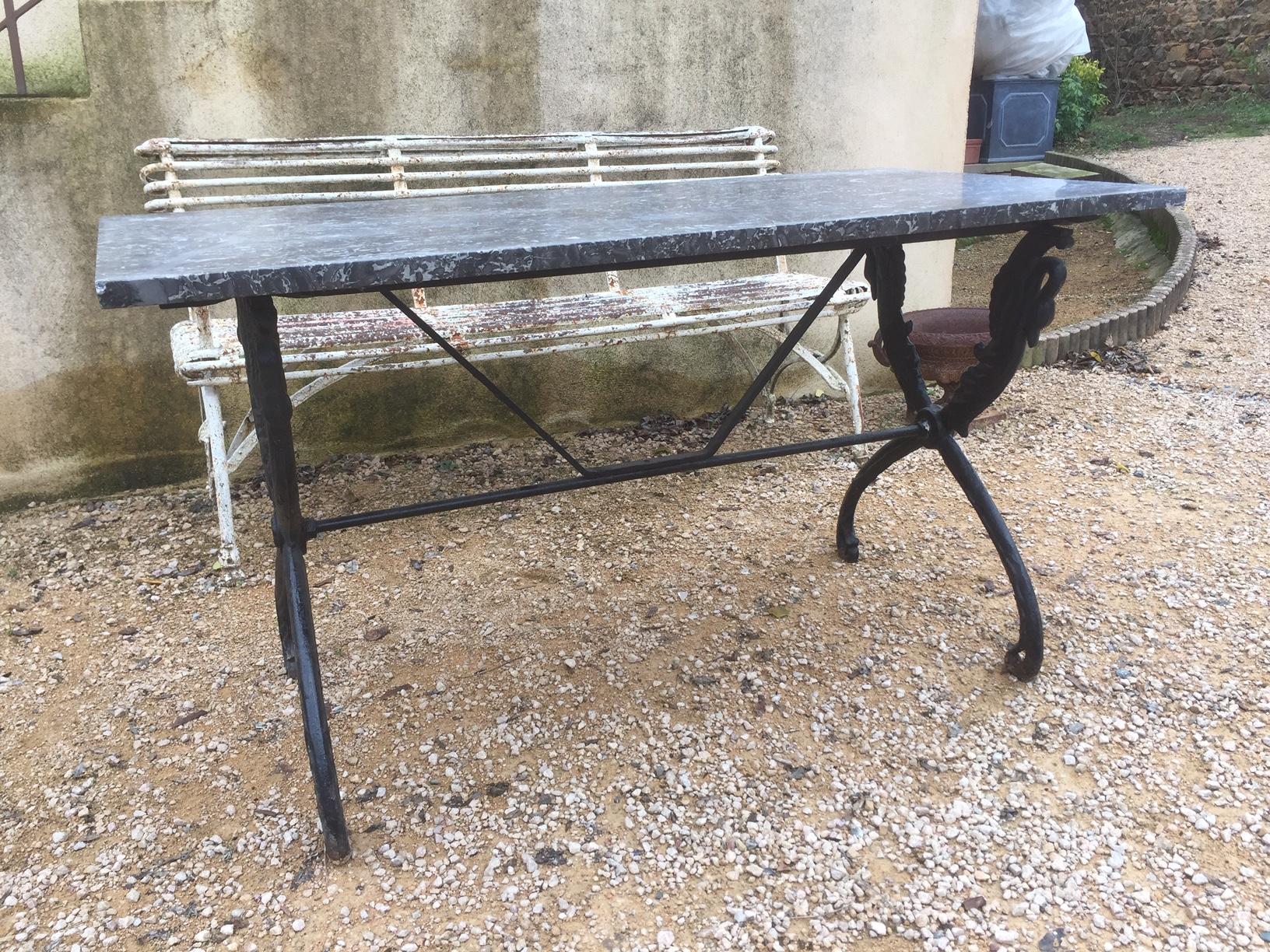 Early 19th Century, Empire Period Gooseneck Base Marble Table im Zustand „Gut“ in LEGNY, FR