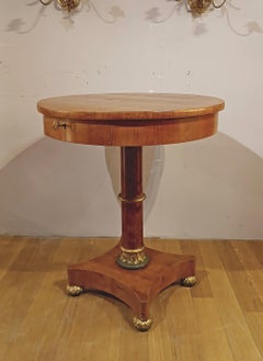 EARLY 19TH-CENTURY EMPIRE-STYLE SIDE TABLE WITH CHERRY WOOD VENEER