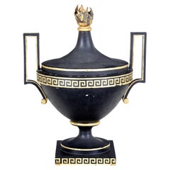 Urne décorative en faïence Empire du début du 19e siècle