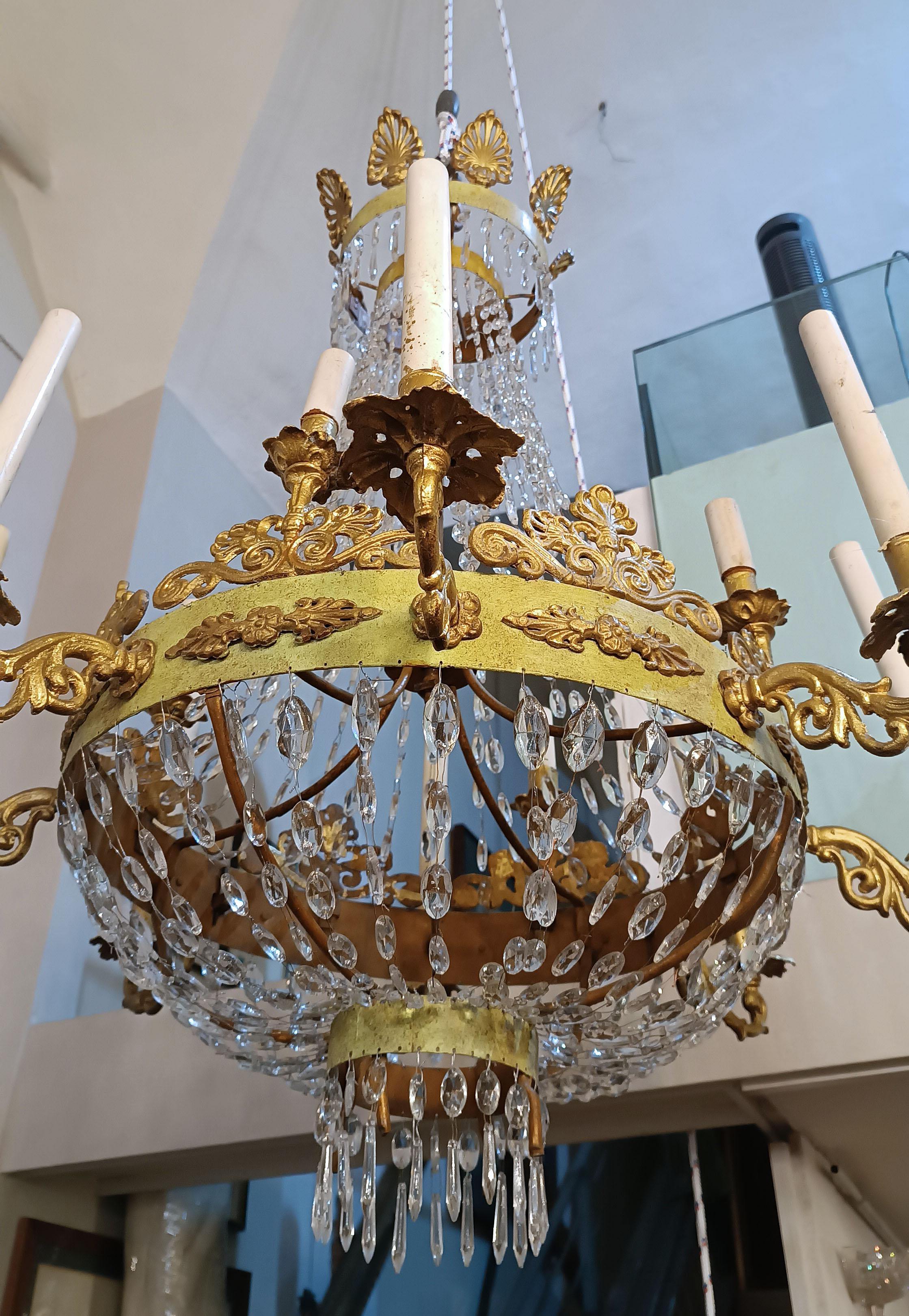 EARLY 19th CENTURY EMPIRE TUNDISH CHANDELIER IN IRON AND CRYSTALS  For Sale 3