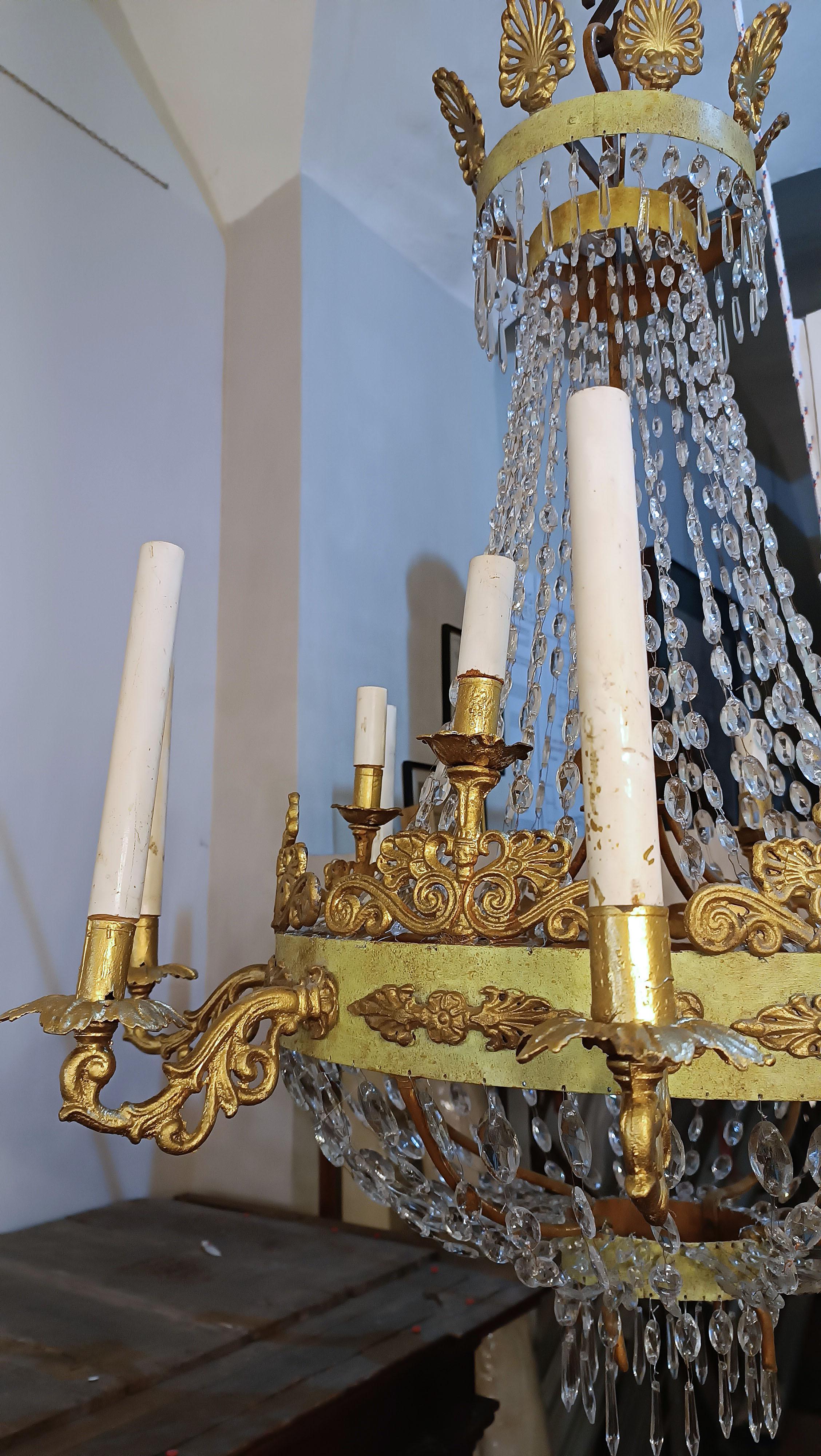 EARLY 19th CENTURY EMPIRE TUNDISH CHANDELIER IN IRON AND CRYSTALS  For Sale 4