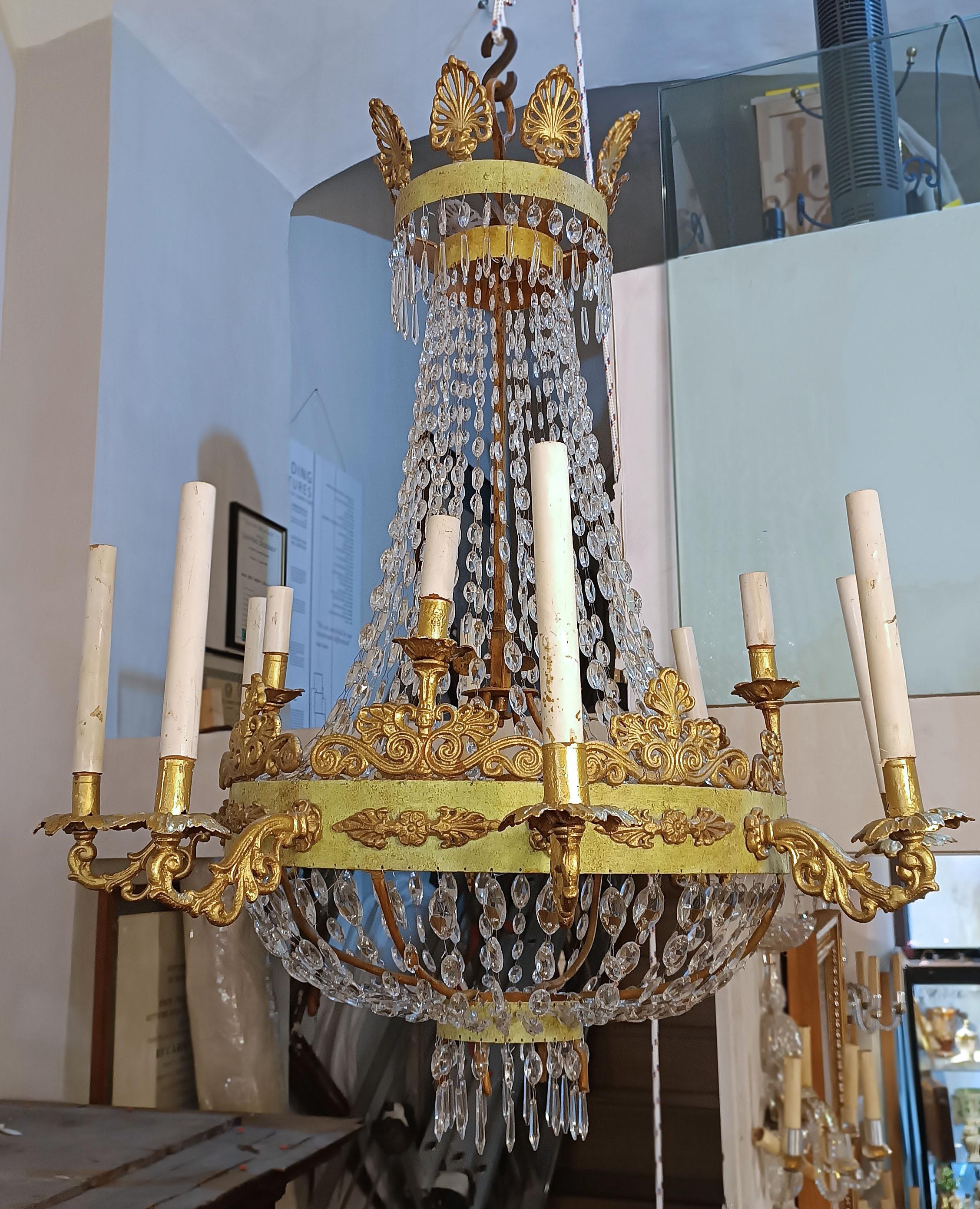 EARLY 19th CENTURY EMPIRE TUNDISH CHANDELIER IN IRON AND CRYSTALS  For Sale 6