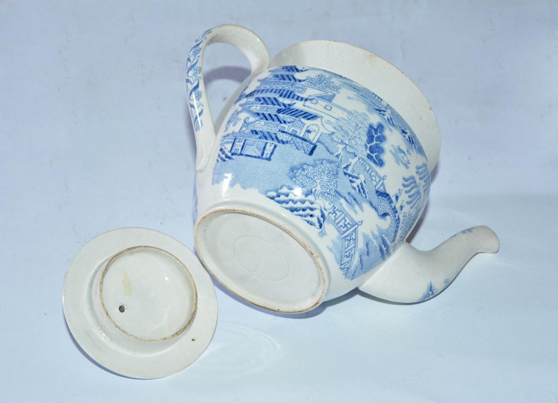 Georgian Early 19th Century English Blue Willow Child's Teapot