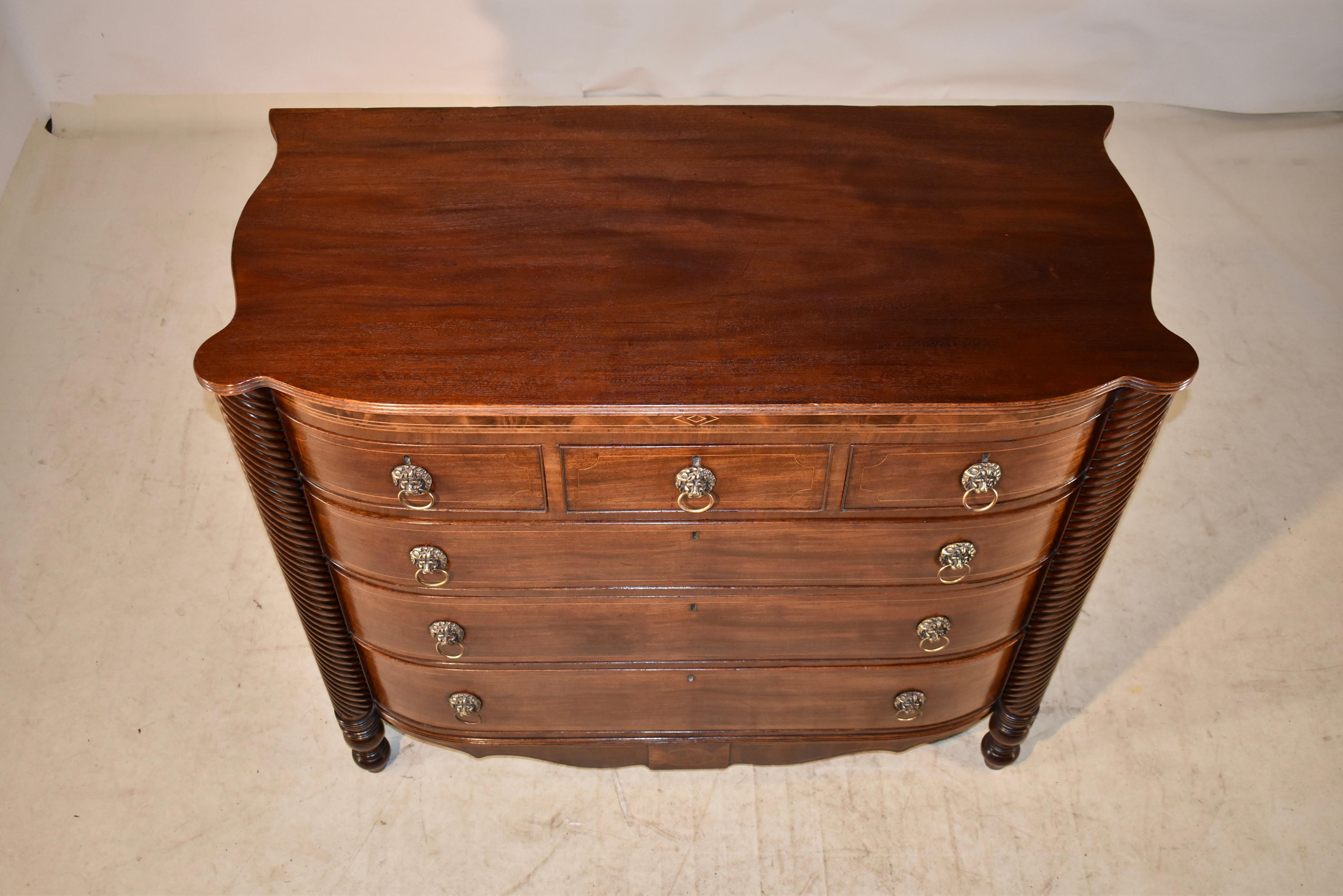Early 19th Century English Bow Front Chest of Drawers For Sale 5
