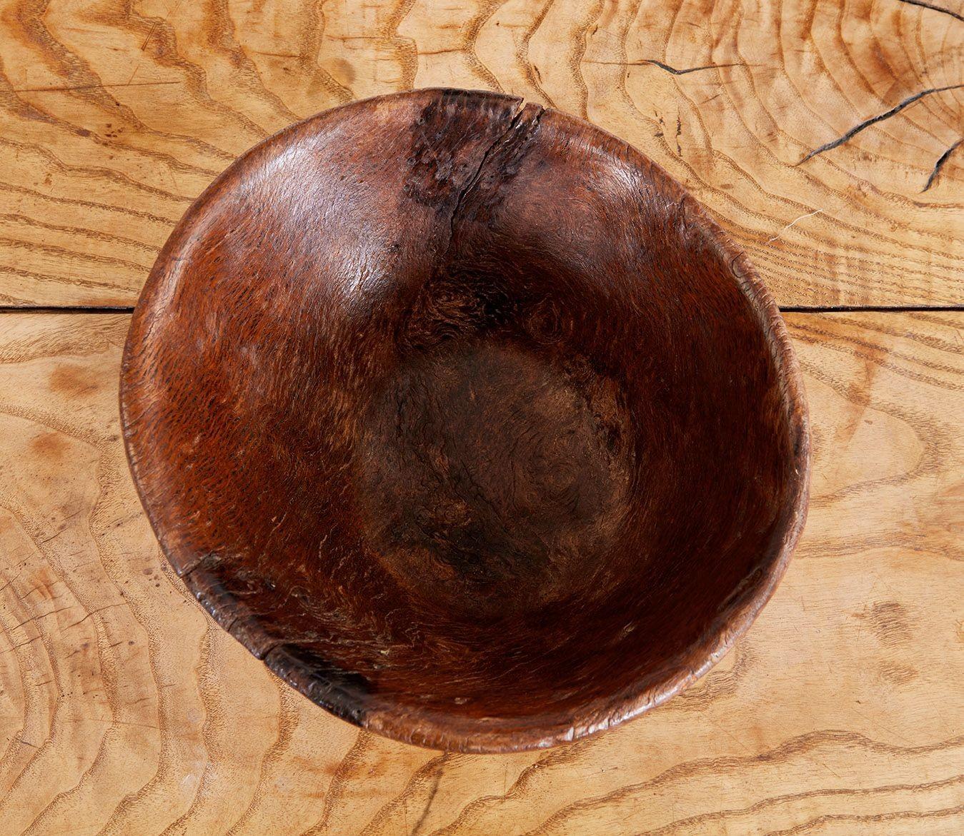 Early 19th century Swedish Burl Bowl In Good Condition For Sale In Greenwich, CT