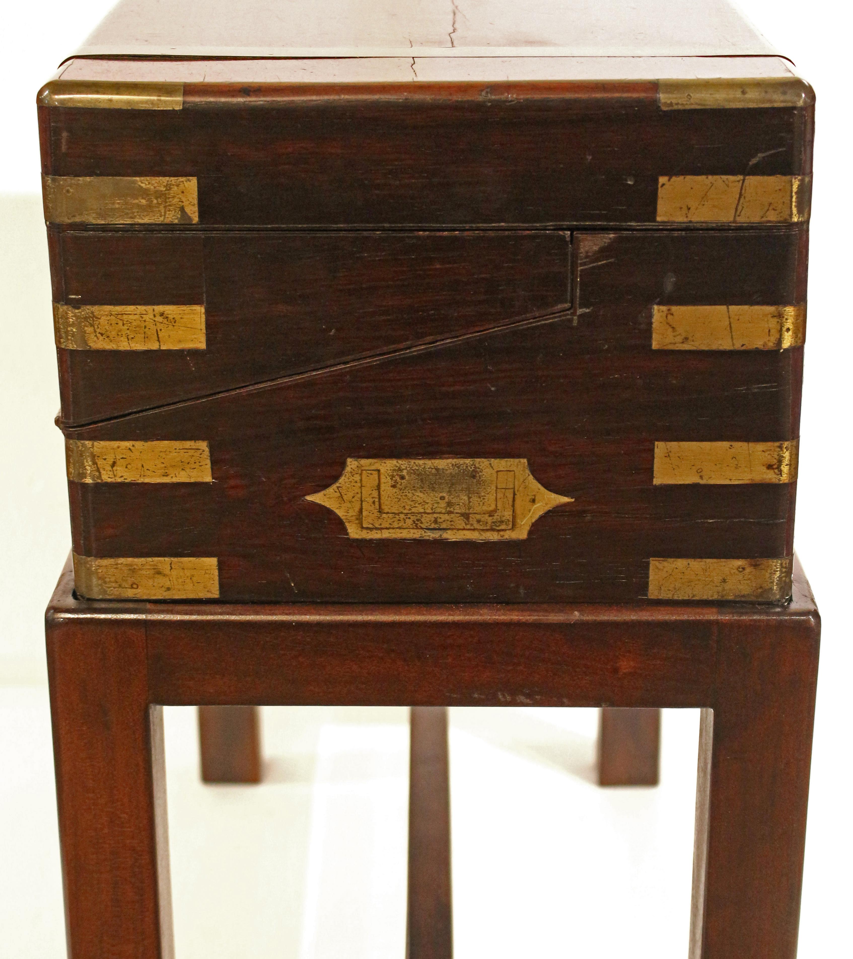 Early 19th Century English Campaign Lap Desk Box on Stand Side Table In Good Condition In Chapel Hill, NC