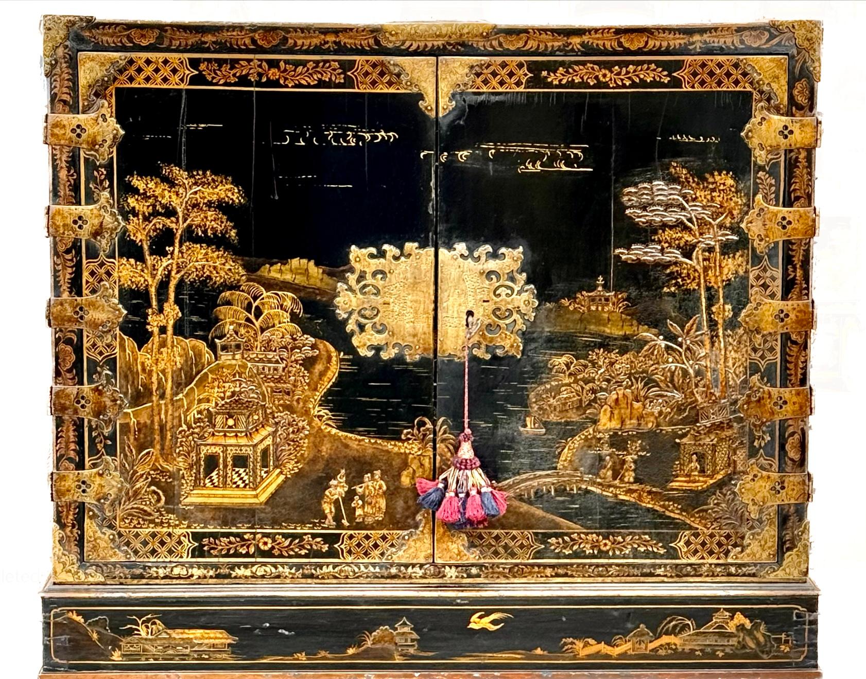 Early 19th Century English Chest on Stand Black and Gold Chinoiserie Lacquer For Sale 12