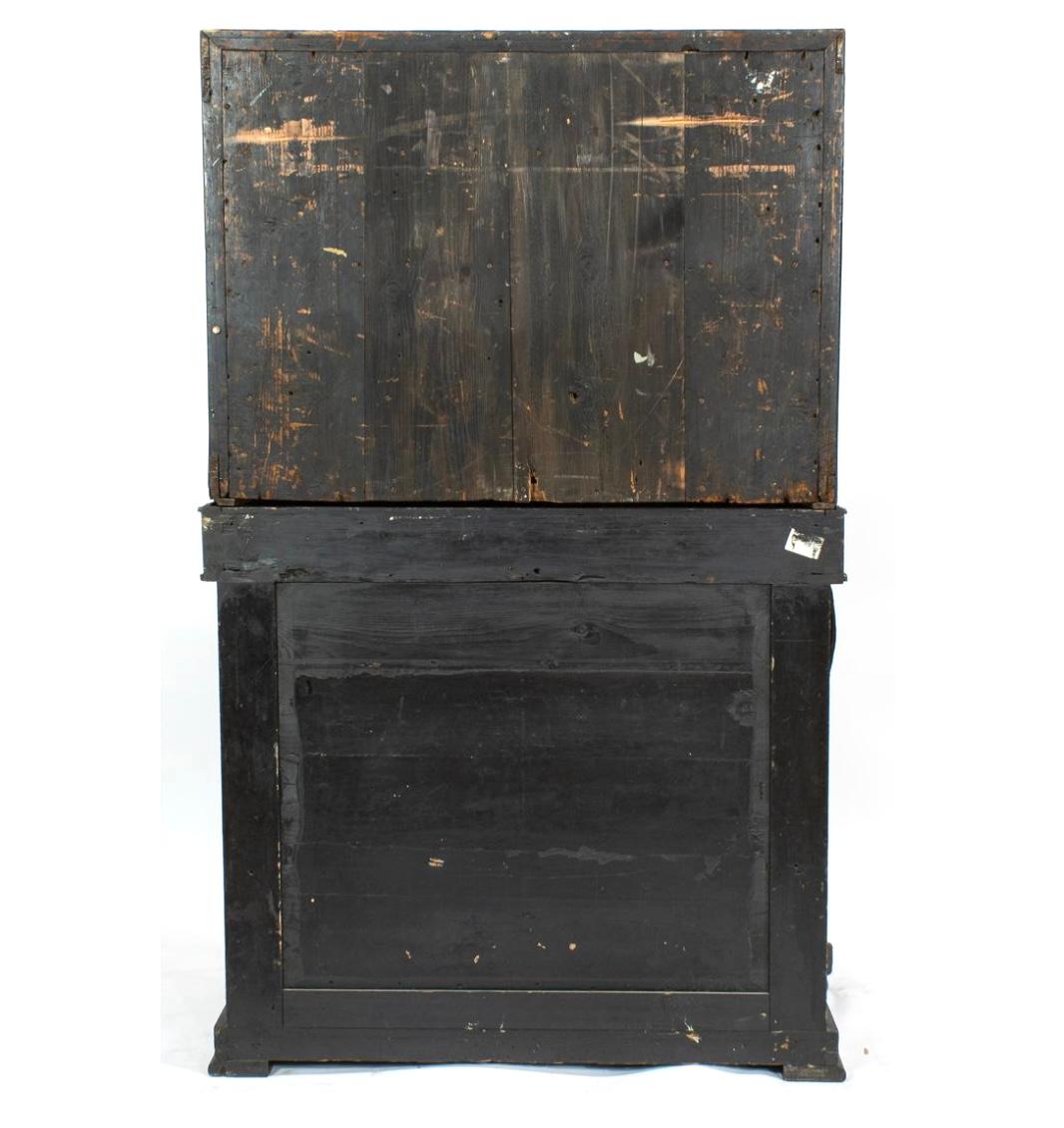 Early 19th Century English Chest on Stand Black and Gold Chinoiserie Lacquer In Good Condition For Sale In Bradenton, FL