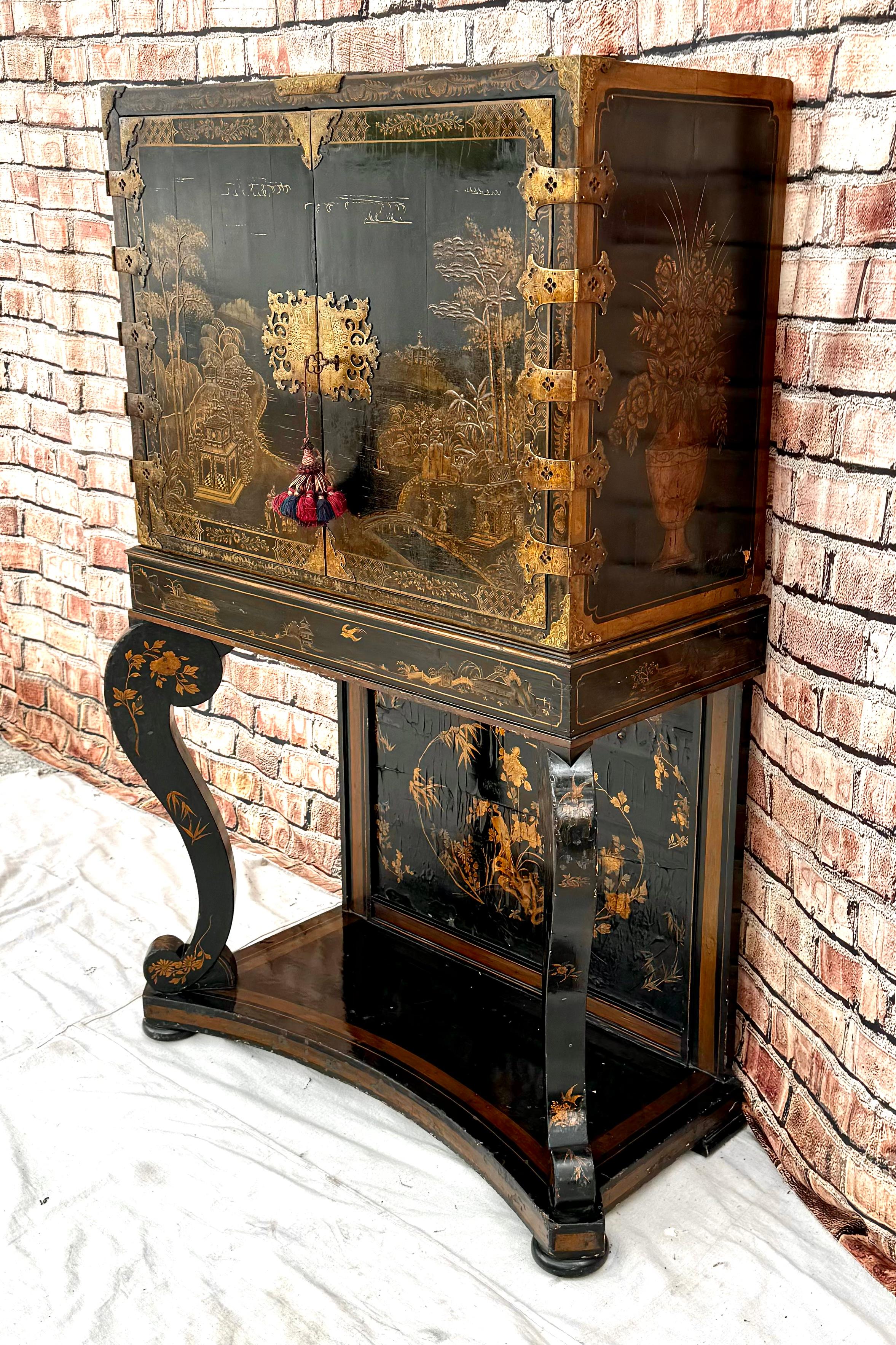 Early 19th Century English Chest on Stand Black and Gold Chinoiserie Lacquer For Sale 1