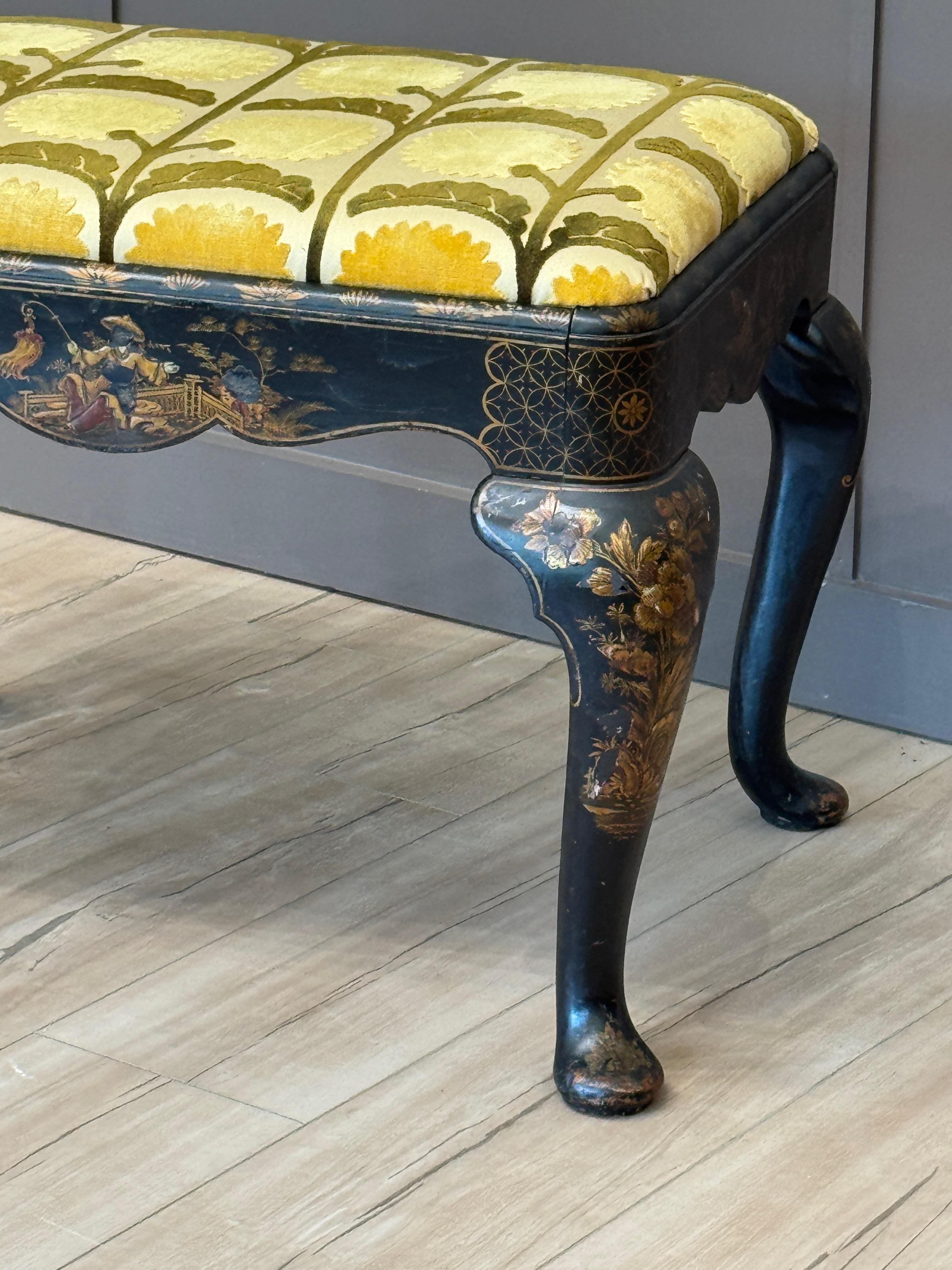 Reposapiés inglés de principios del siglo XIX con decoración Chinoiserie y patas Queen Anne en Bueno estado para la venta en Charlottesville, VA