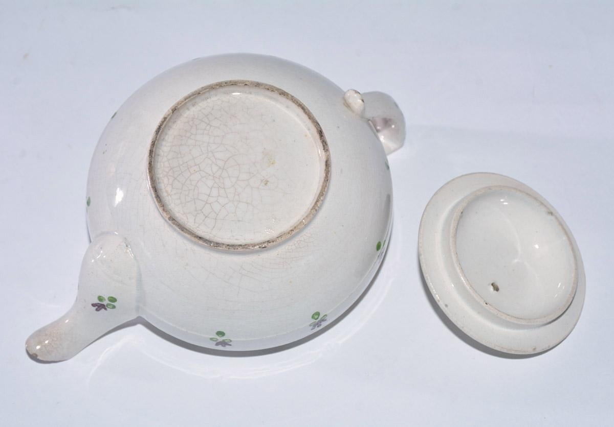 Early 19th Century English Creamware Child's Decorated Teapot In Good Condition In Sheffield, MA