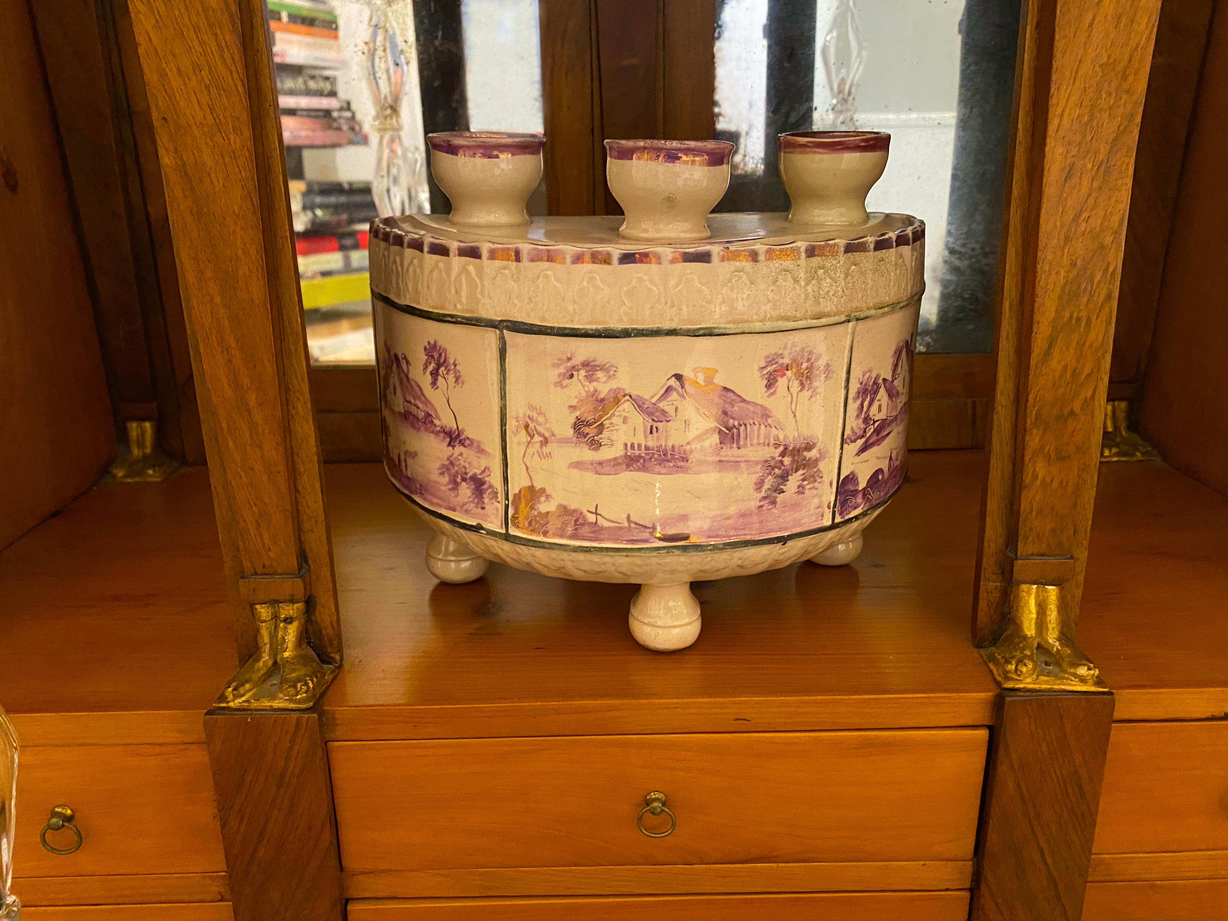 Olla con tapa de rama de cerámica de reflejo metálico inglesa de principios del siglo XIX en venta 3