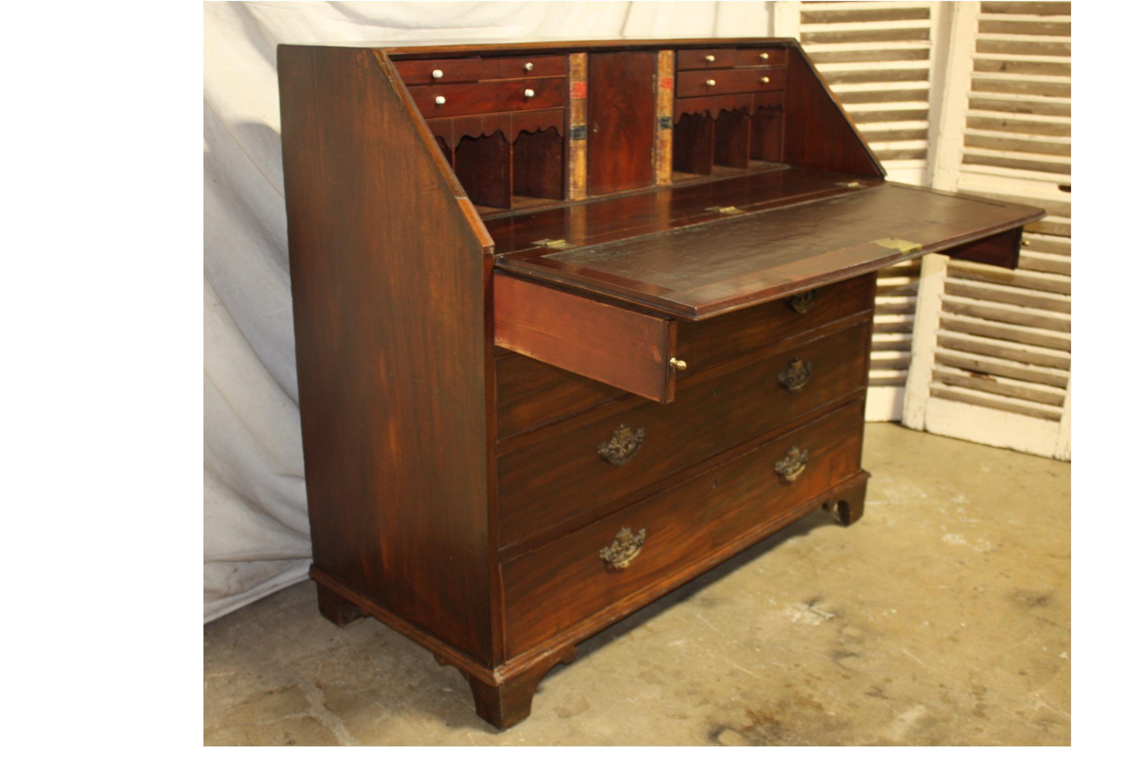 Englischer Schreibtisch des frühen 19. Jahrhunderts im Zustand „Gut“ im Angebot in Stockbridge, GA