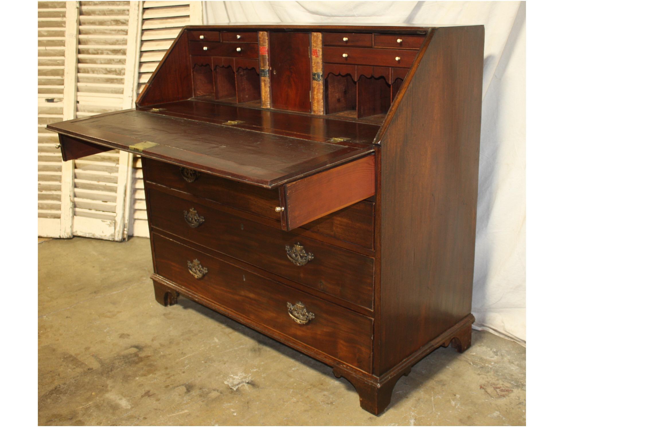 Early 19th Century English Desk For Sale 3
