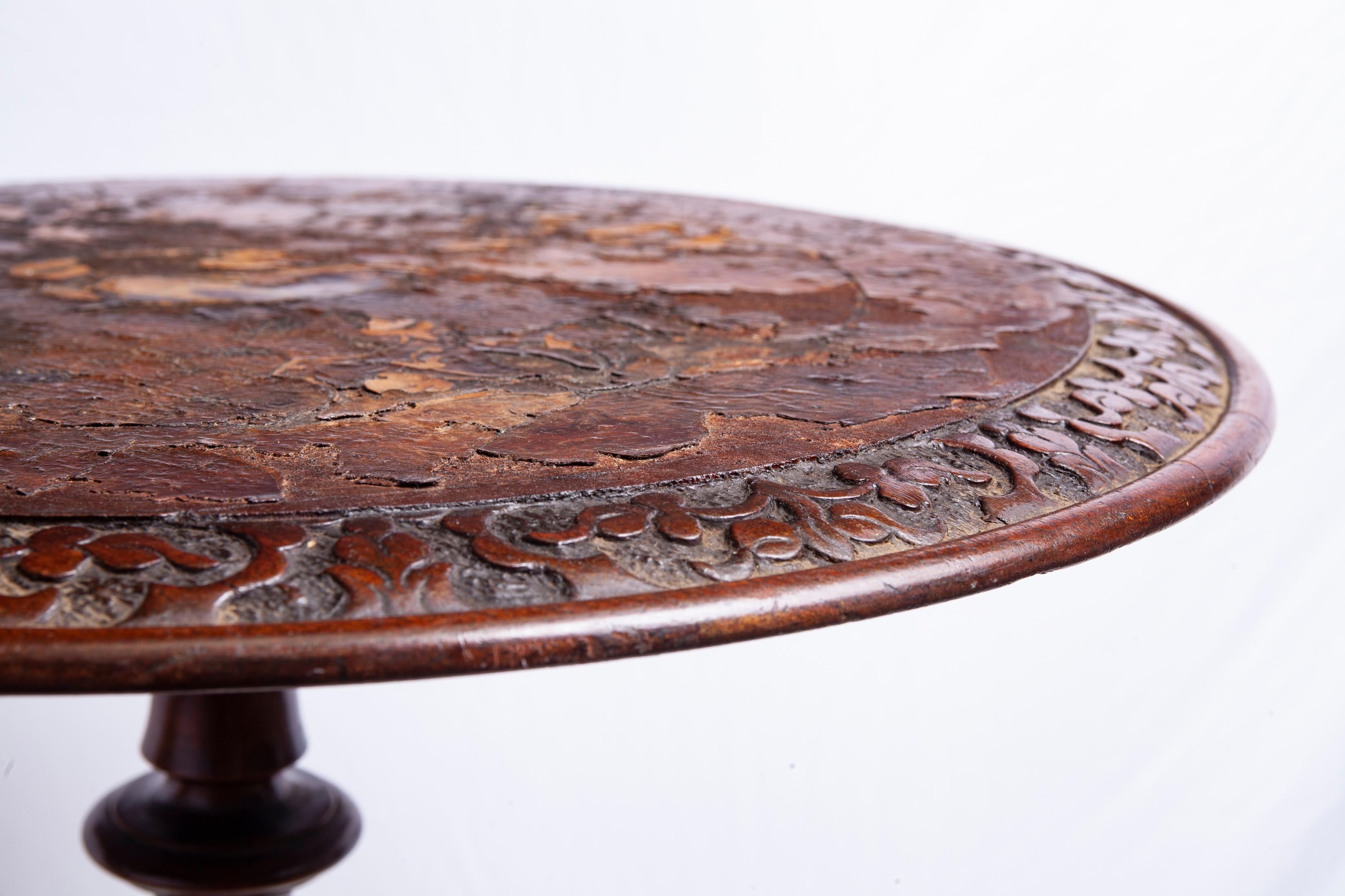 Hand-Carved Early 19th-Century English Distressed Round Side Table /Marquetry For Sale