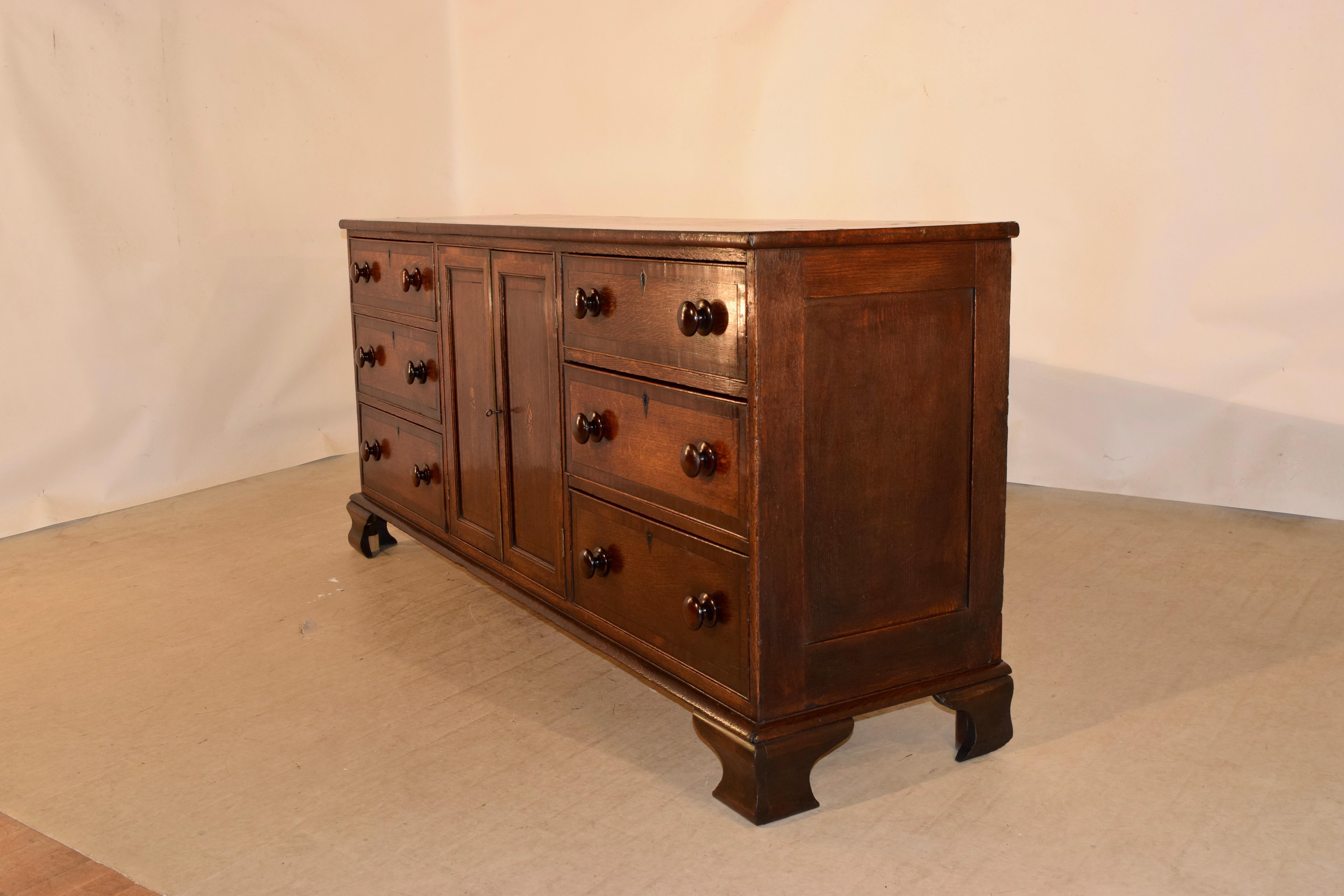 Early 19th Century English Dresser Base In Good Condition In High Point, NC