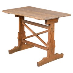 Early 19th Century English Flip Top or Tilt Top Tavern Table