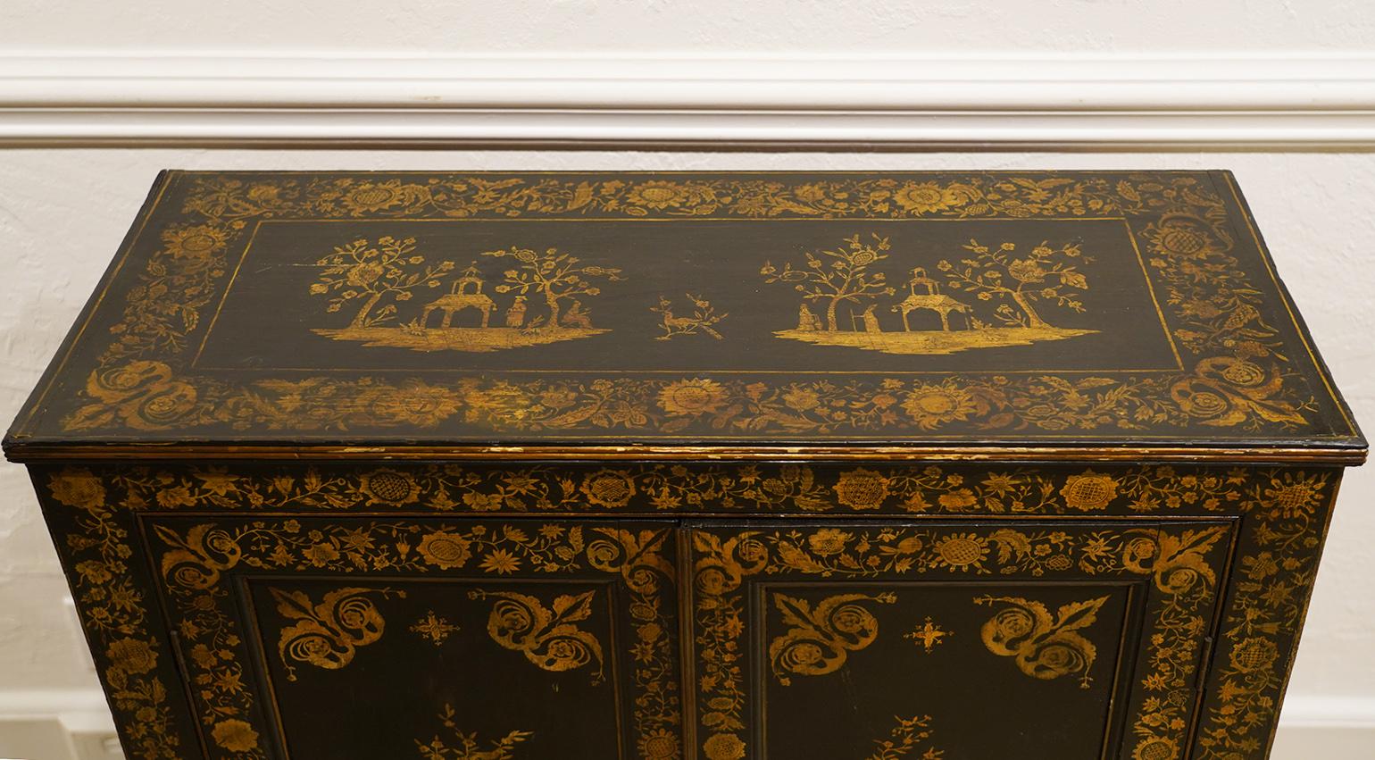 Early 19th Century English George III Chinoiserie Penwork Two-Door Side Cabinet In Good Condition In Ft. Lauderdale, FL