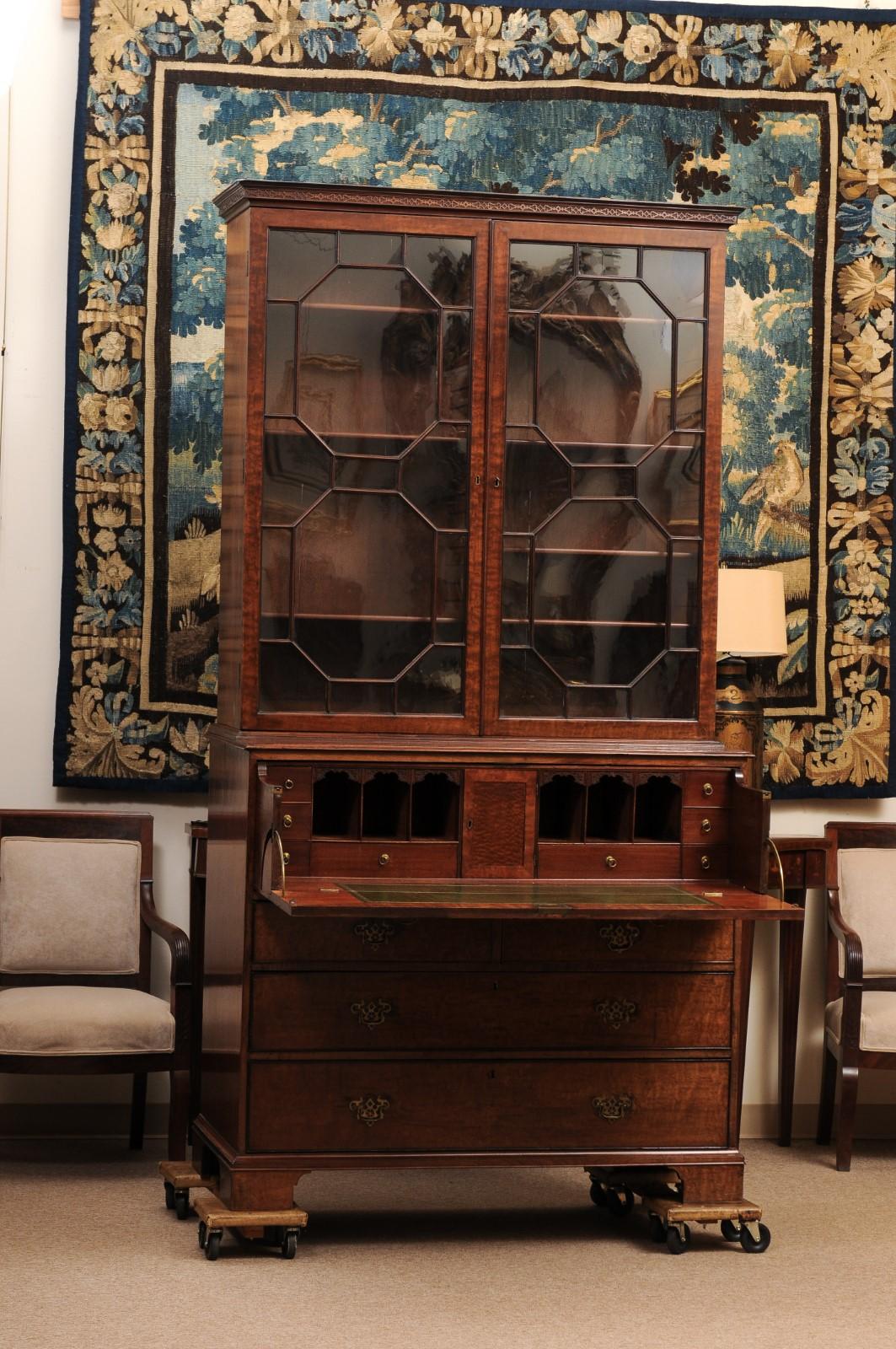 Début du 19ème siècle Anglais George III Fiddleback Mahogany Secretary Bookcase État moyen - En vente à Atlanta, GA