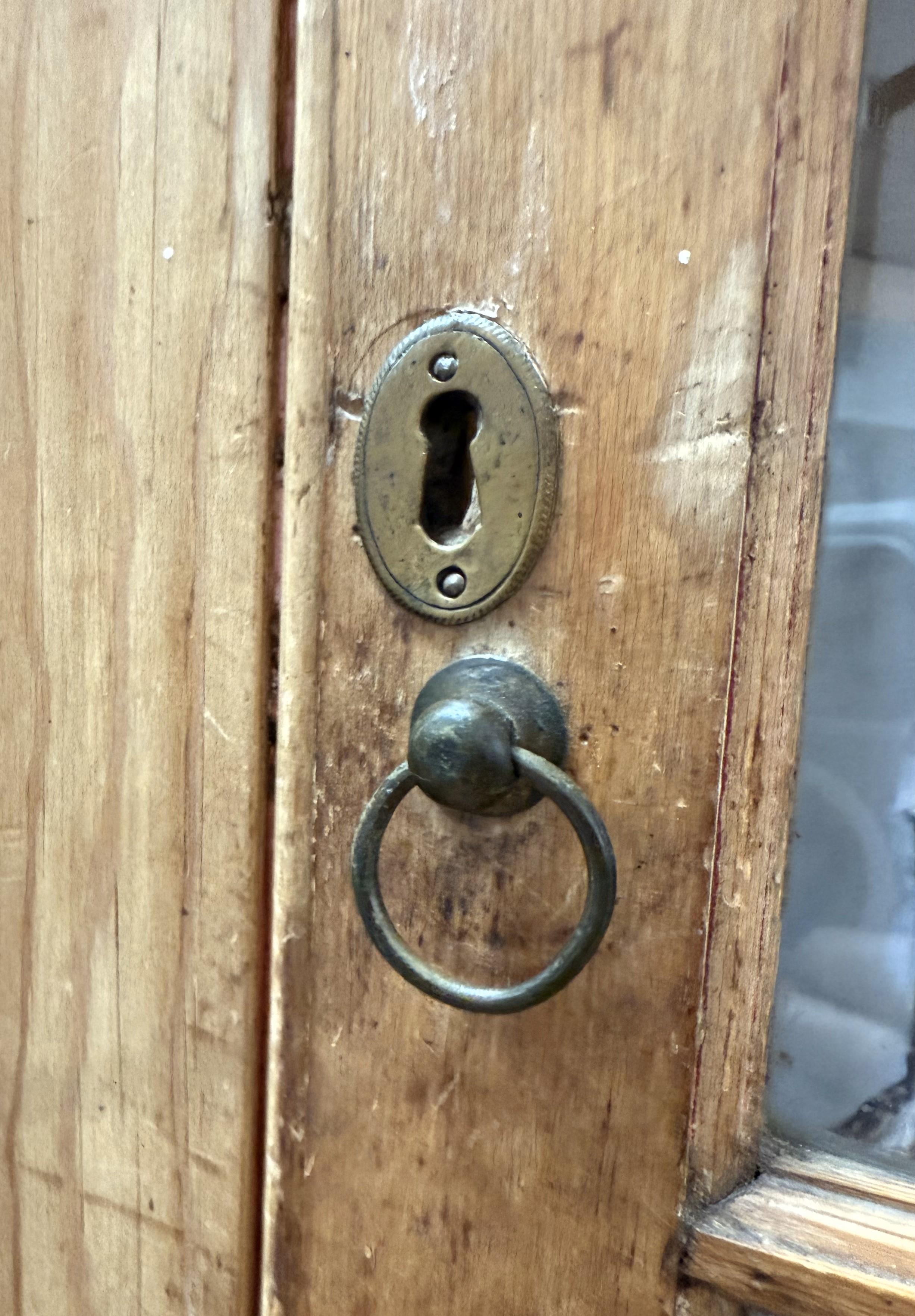 Englischer George III.-Eckschrank aus dem frühen 19. Jahrhundert im Angebot 6