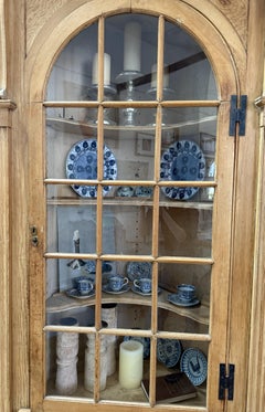 Early 19th Century English George III Standing Corner Cupboard