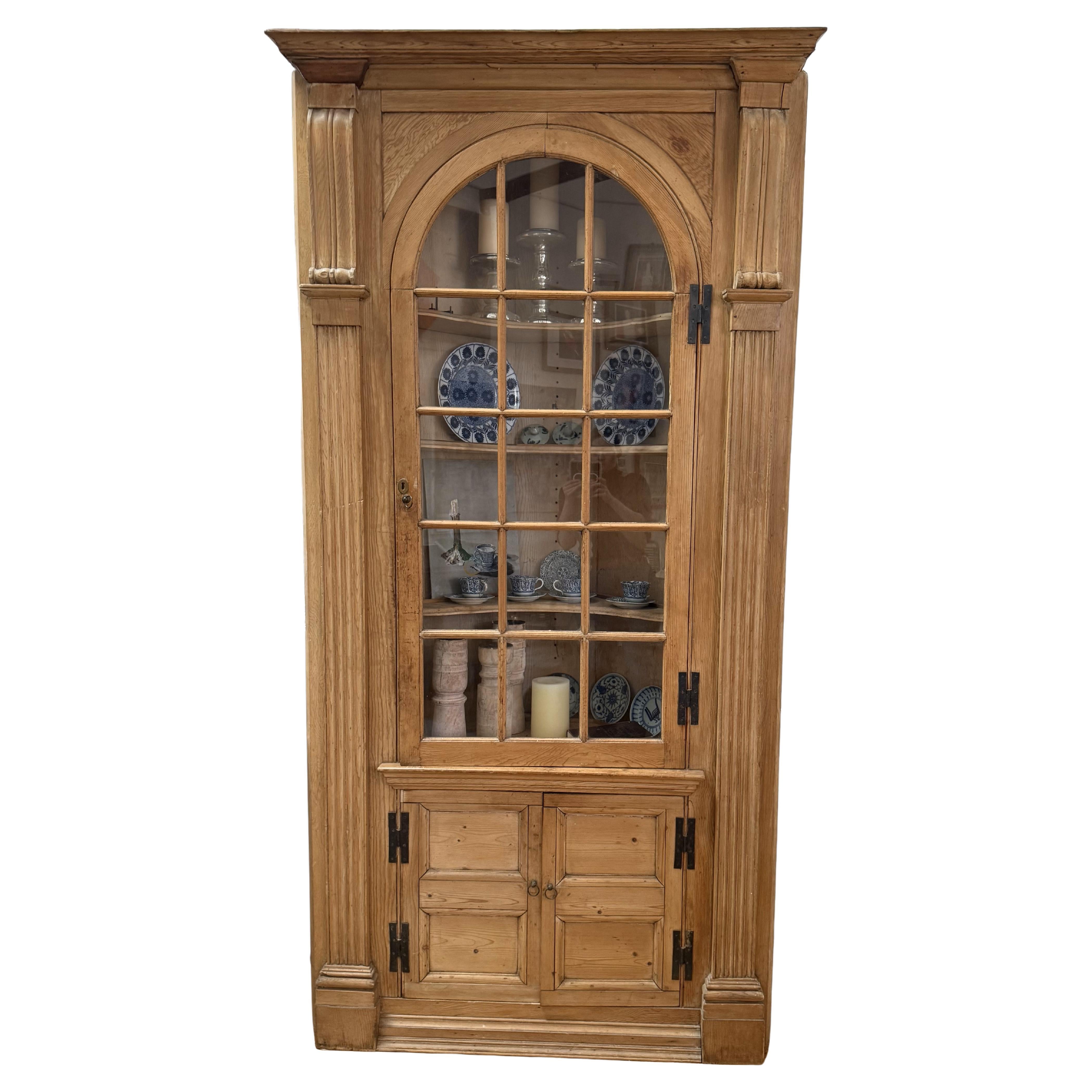 Credenza ad angolo in piedi di Giorgio III, inizio XIX secolo, inglese