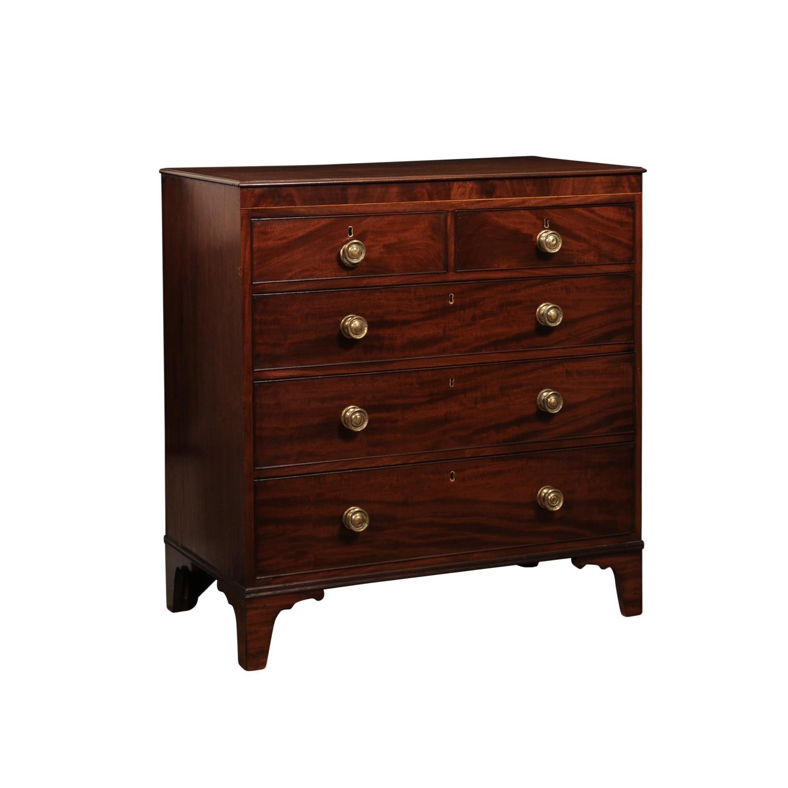Early 19th Century English Georgian Chest of Drawers in Flame Mahogany For Sale 9