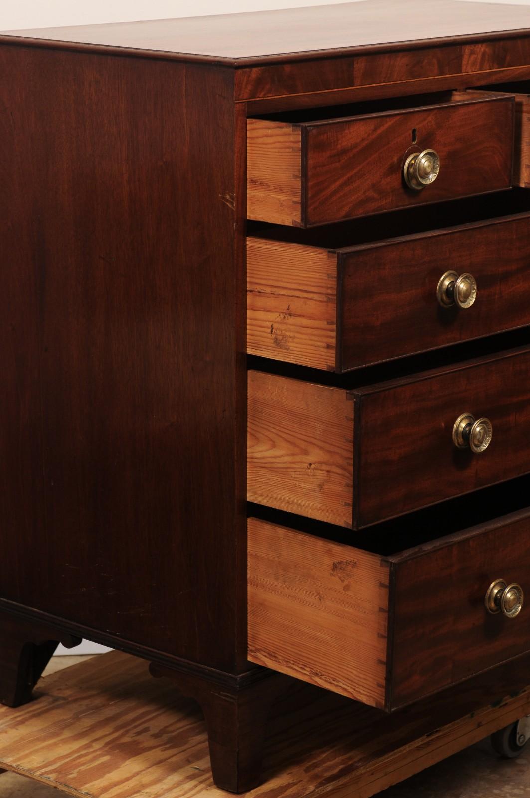Hand-Crafted Early 19th Century English Georgian Chest of Drawers in Flame Mahogany For Sale