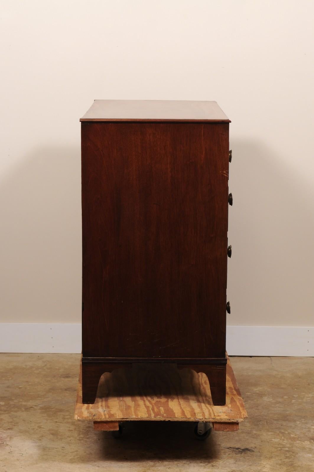 Early 19th Century English Georgian Chest of Drawers in Flame Mahogany For Sale 1