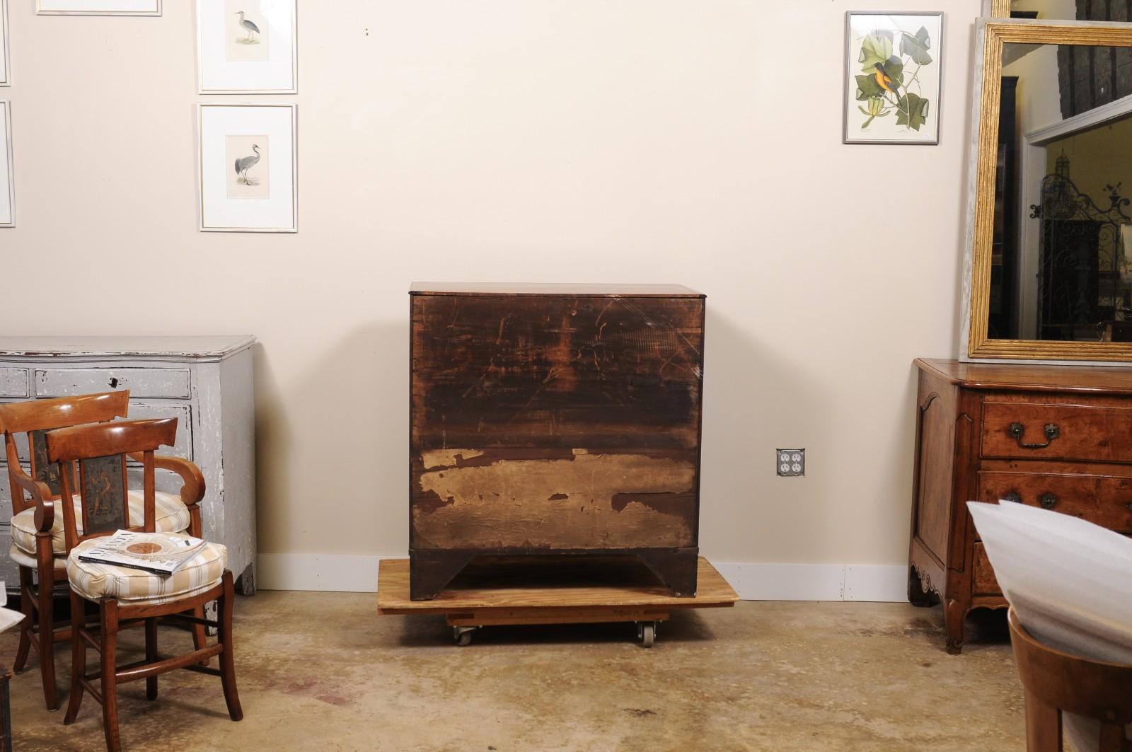 Early 19th Century English Georgian Chest of Drawers in Flame Mahogany For Sale 3
