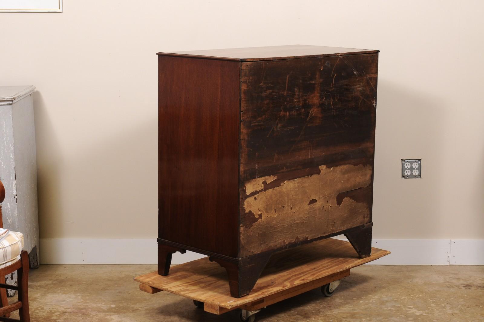 Early 19th Century English Georgian Chest of Drawers in Flame Mahogany For Sale 4