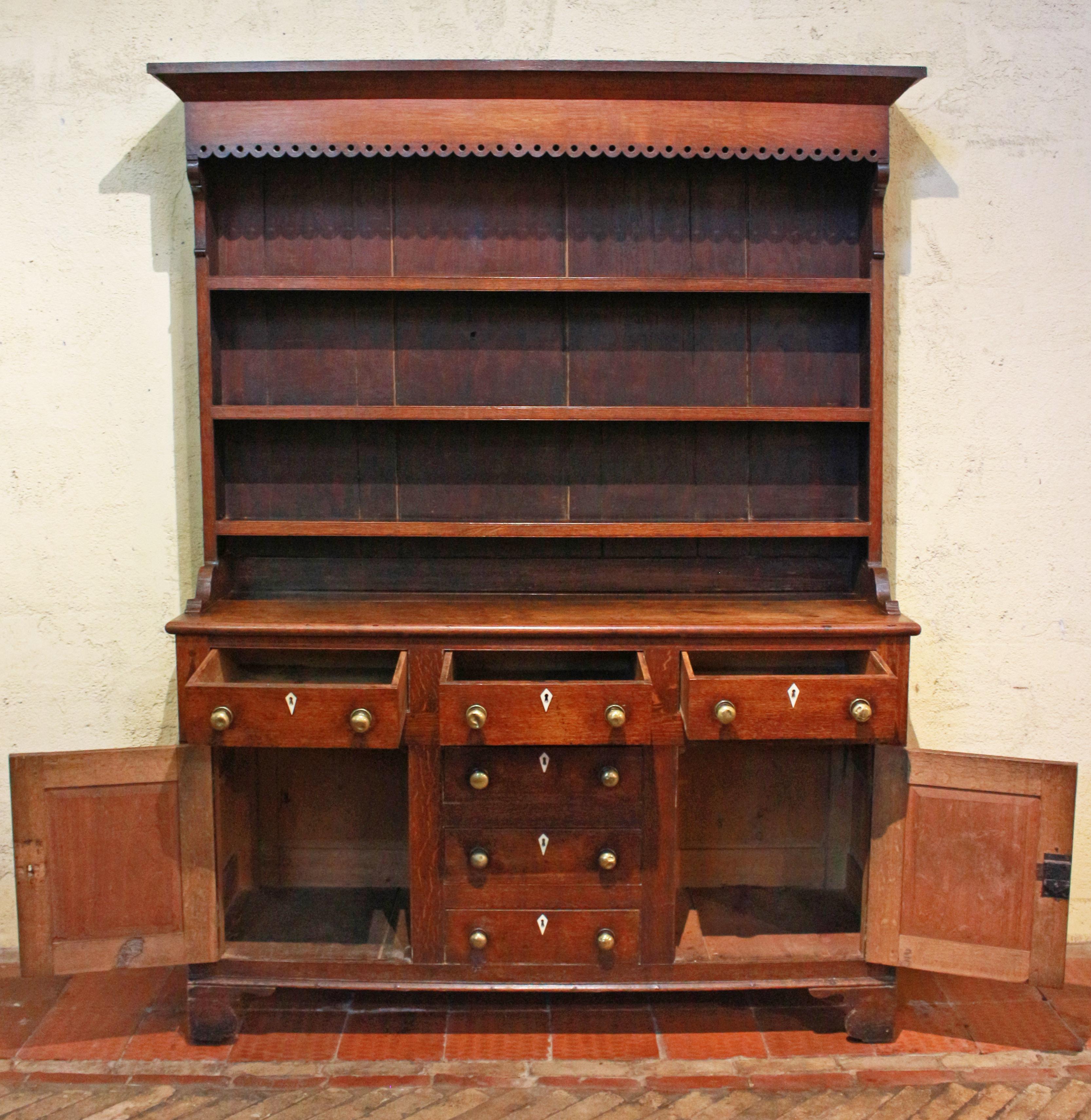 Georgiano Comò del primo Ottocento inglese di epoca georgiana in vendita