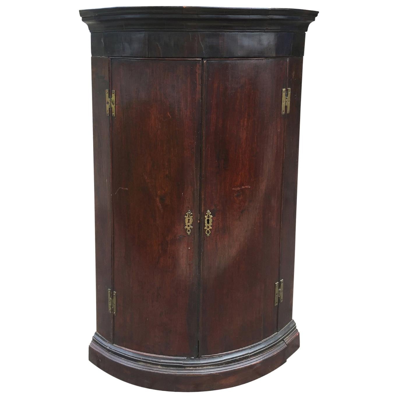 Early 19th Century English Georgian Style Oak Hanging Corner Cabinet