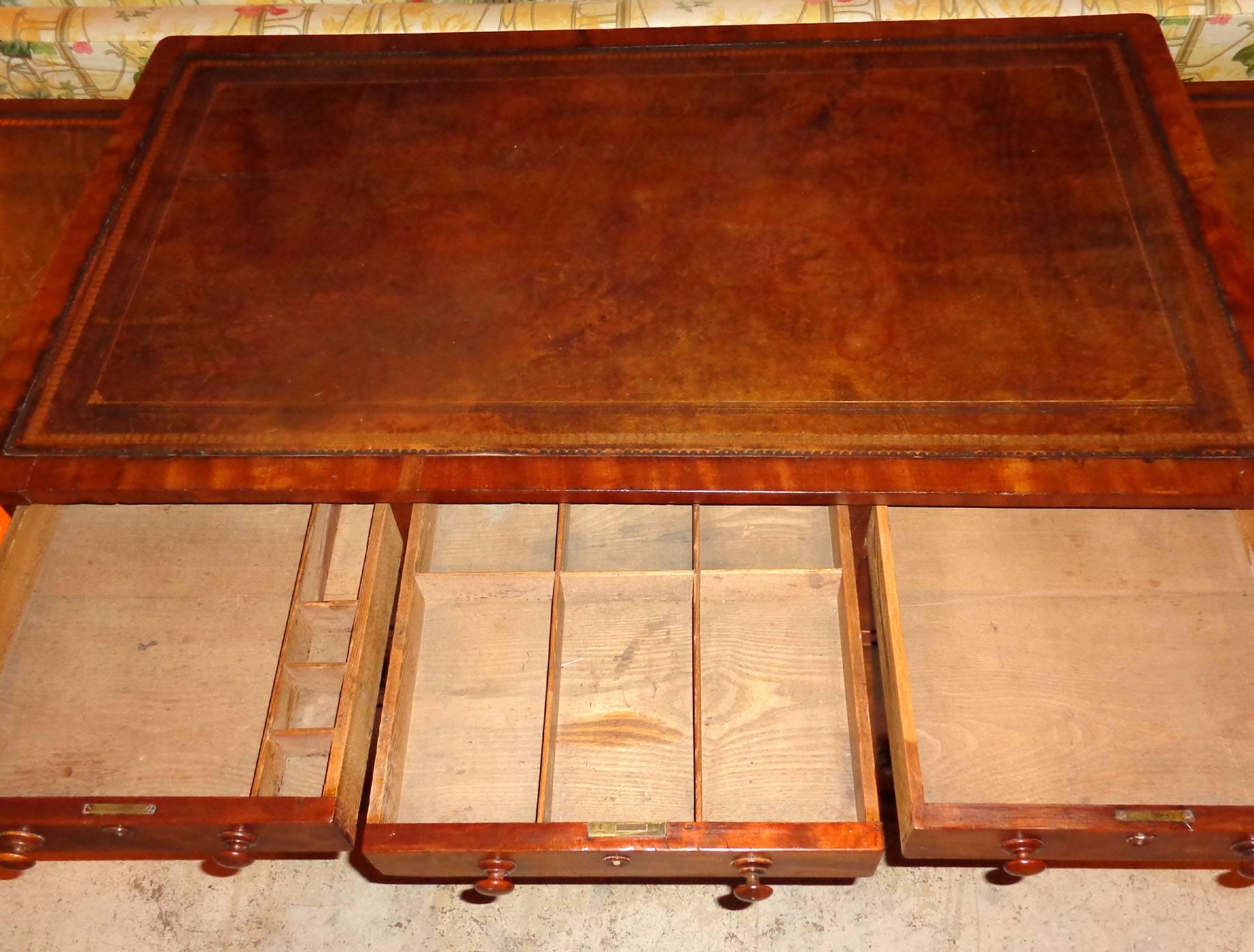 Early 19th Century English Knee-Hole Map Desk For Sale 3