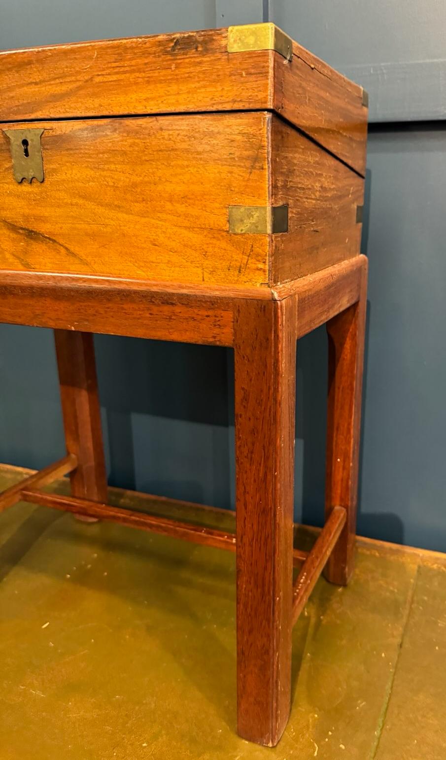 Early 19th Century English Lap Desk on Stand with Original Leather For Sale 7