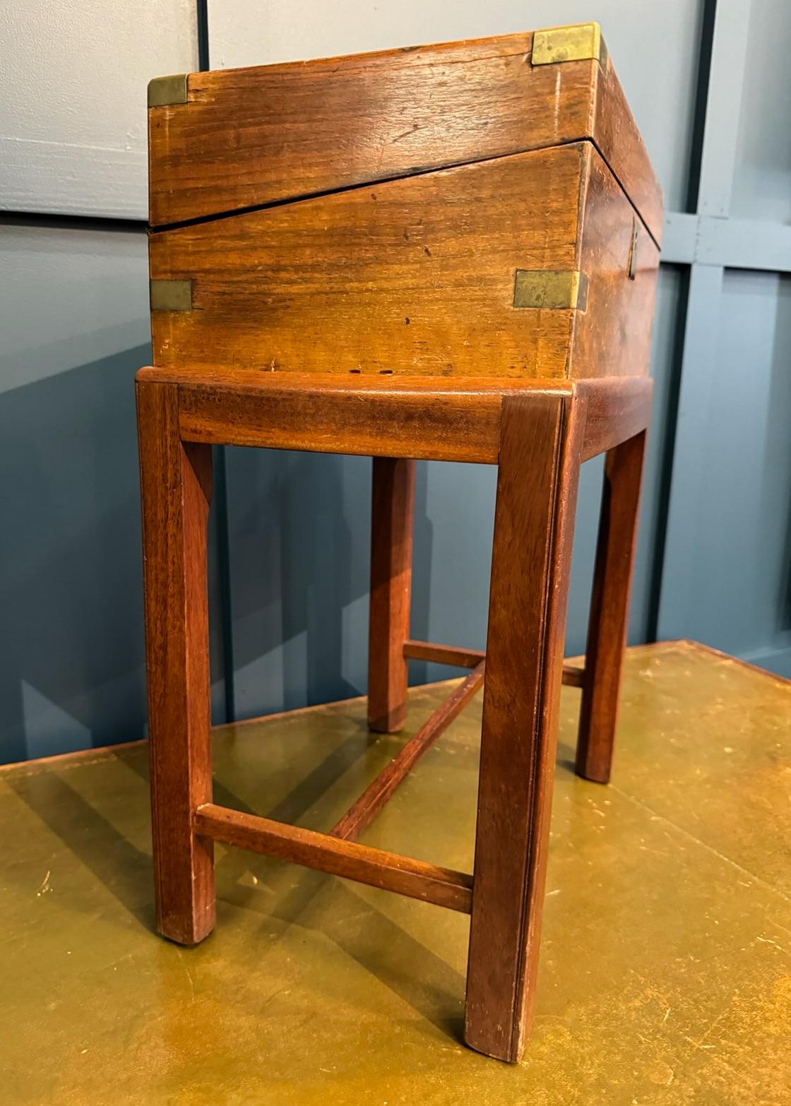 Early 19th Century English Lap Desk on Stand with Original Leather For Sale 5